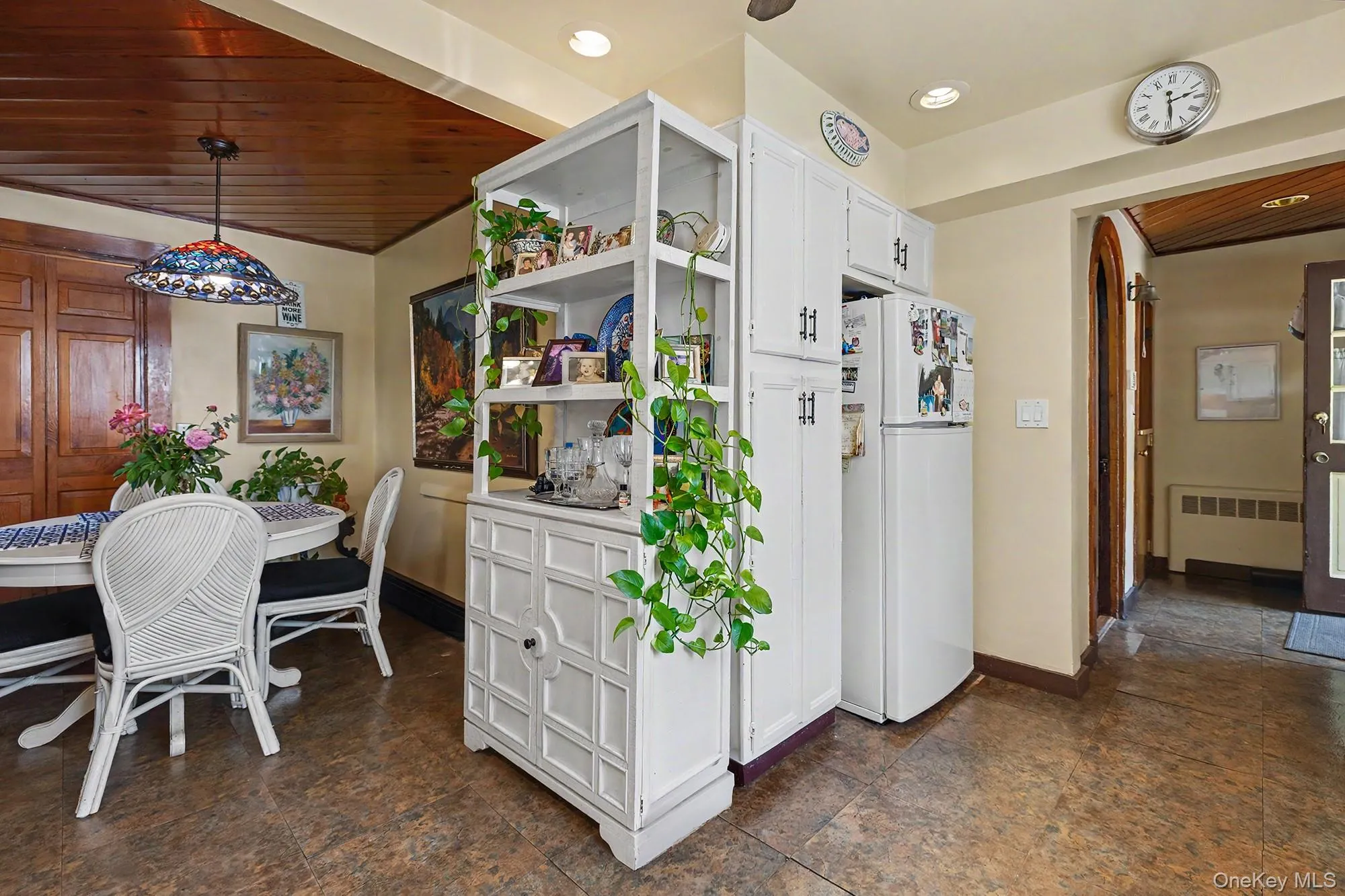 Eat-in Kitchen Eat-in Kitchen