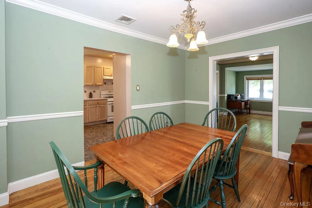 81 Summers Street, Oyster Bay, NY, 3 Bedrooms Bedrooms, 7 Rooms Rooms,2 BathroomsBathrooms,Residential,For Rent,Summers,0,1006593 81 Summers Street, Oyster Bay, NY, 3 Bedrooms Bedrooms, 7 Rooms Rooms,2 BathroomsBathrooms,Residential,For Rent,Summers,0,1006593