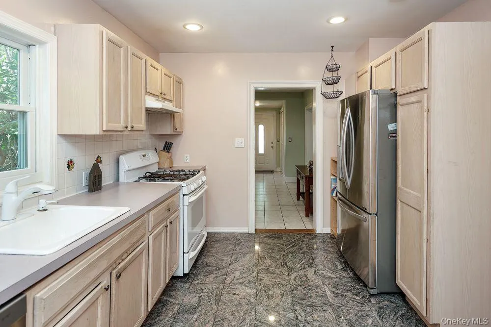 81 Summers Street, Oyster Bay, NY, 3 Bedrooms Bedrooms, 7 Rooms Rooms,2 BathroomsBathrooms,Residential,For Rent,Summers,0,1006593 81 Summers Street, Oyster Bay, NY, 3 Bedrooms Bedrooms, 7 Rooms Rooms,2 BathroomsBathrooms,Residential,For Rent,Summers,0,1006593