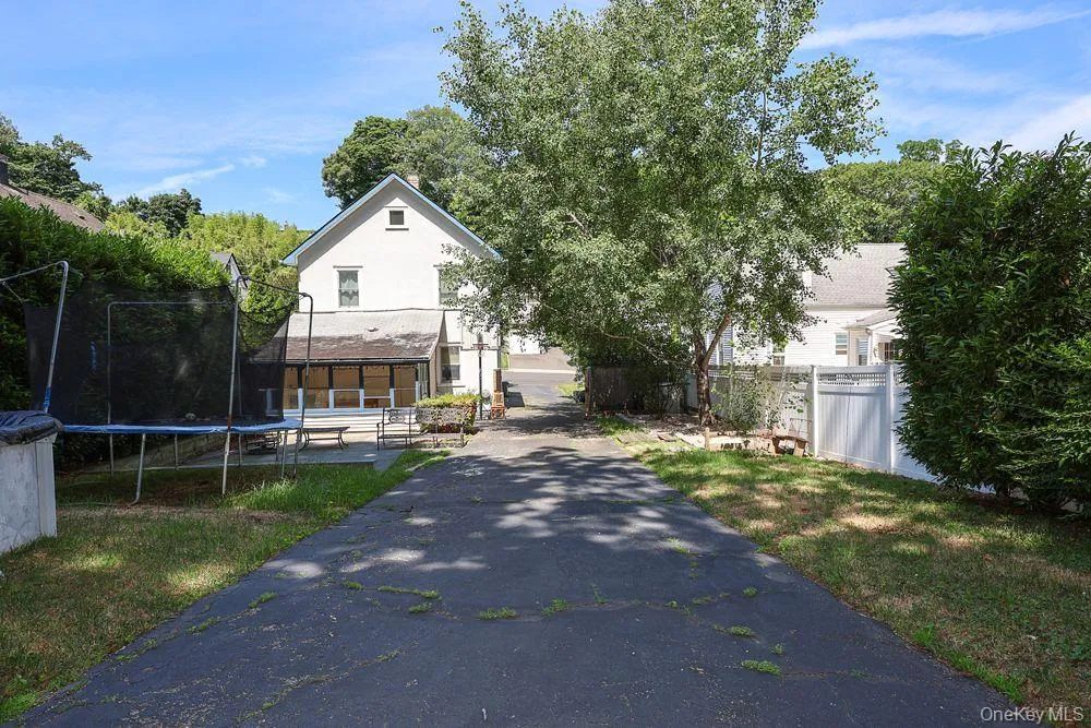 81 Summers Street, Oyster Bay, NY, 3 Bedrooms Bedrooms, 7 Rooms Rooms,2 BathroomsBathrooms,Residential,For Rent,Summers,0,1006593 81 Summers Street, Oyster Bay, NY, 3 Bedrooms Bedrooms, 7 Rooms Rooms,2 BathroomsBathrooms,Residential,For Rent,Summers,0,1006593