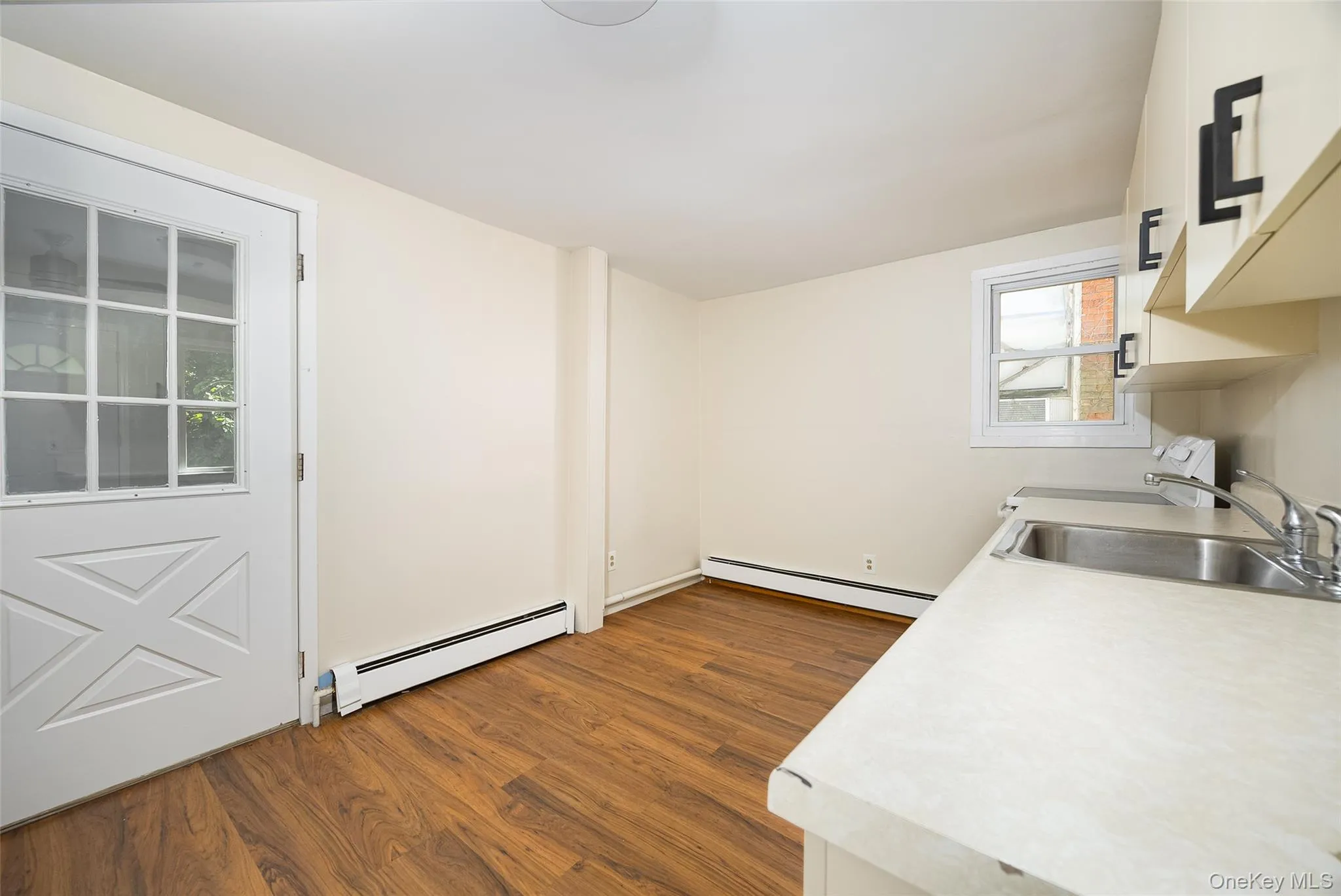 29 Delano Street, Poughkeepsie, NY, 3 Bedrooms Bedrooms, 6 Rooms Rooms,1 BathroomBathrooms,Residential Lease,For Rent,Delano,0,1006596 29 Delano Street, Poughkeepsie, NY, 3 Bedrooms Bedrooms, 6 Rooms Rooms,1 BathroomBathrooms,Residential Lease,For Rent,Delano,0,1006596