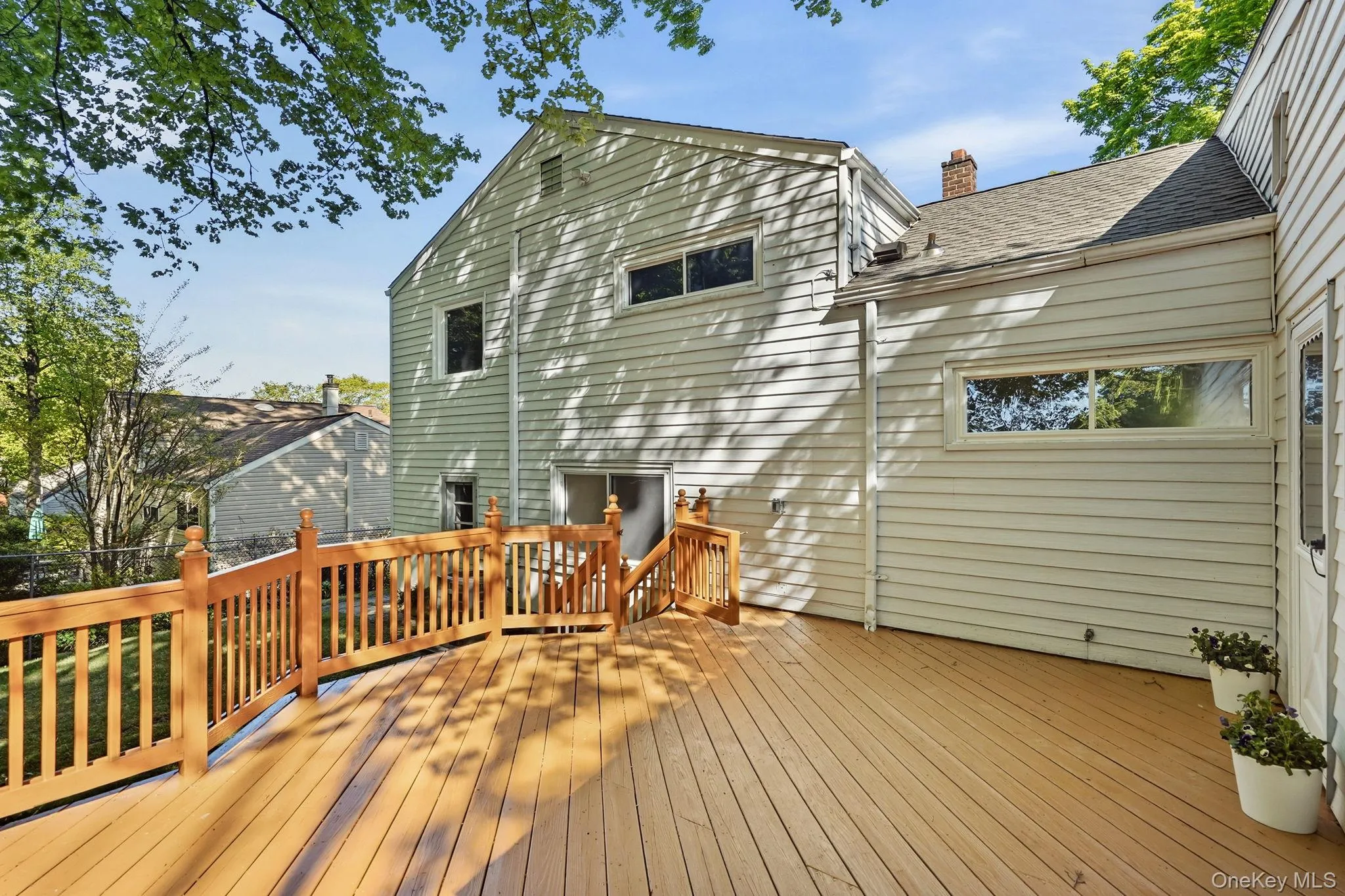 Generously sized deck without furniture Generously sized deck without furniture