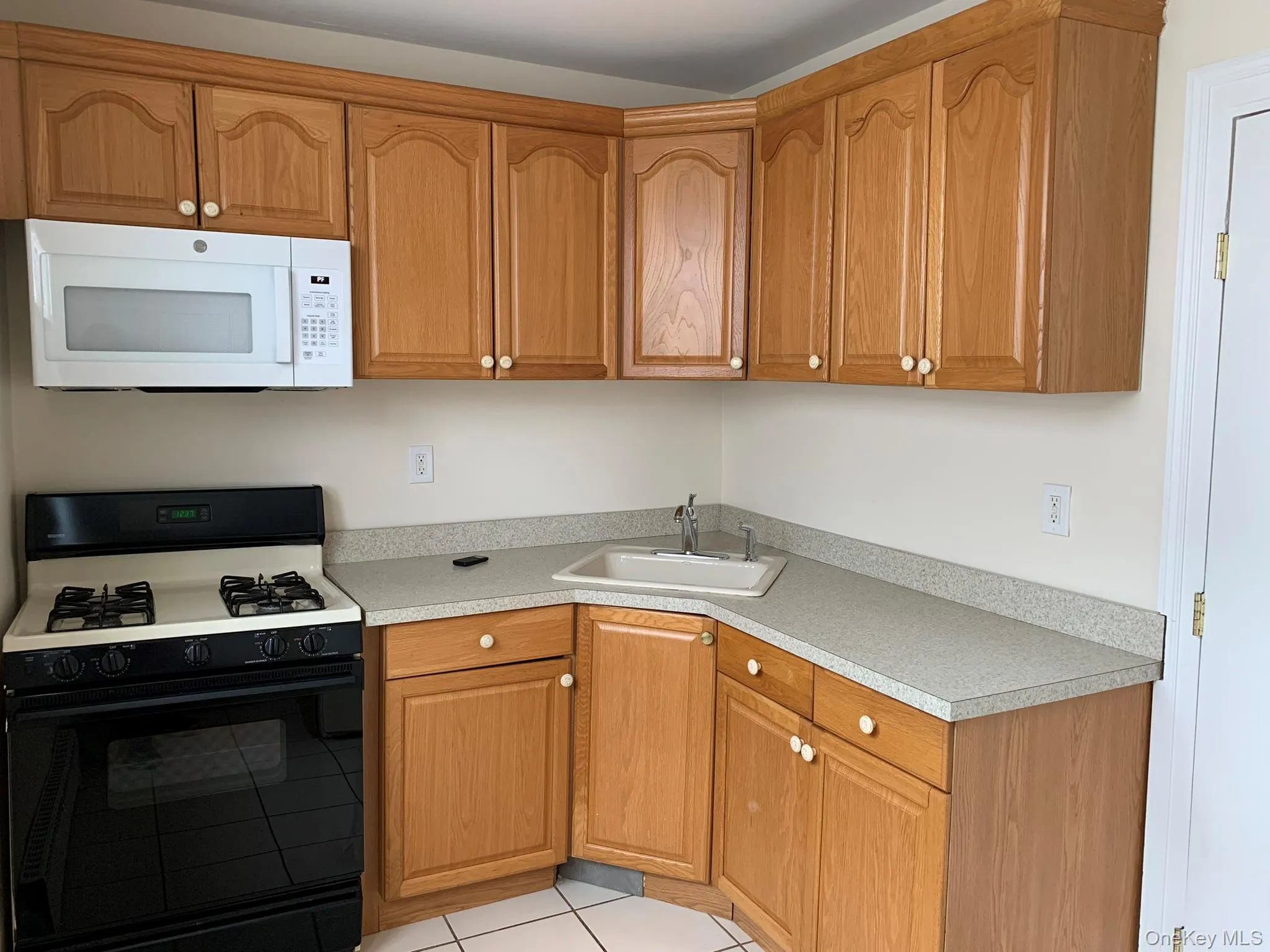 24 Hall Avenue, Eastchester, NY, 3 Bedrooms Bedrooms, 10 Rooms Rooms,2 BathroomsBathrooms,Residential Lease,For Rent,Hall,0,1006604 24 Hall Avenue, Eastchester, NY, 3 Bedrooms Bedrooms, 10 Rooms Rooms,2 BathroomsBathrooms,Residential Lease,For Rent,Hall,0,1006604