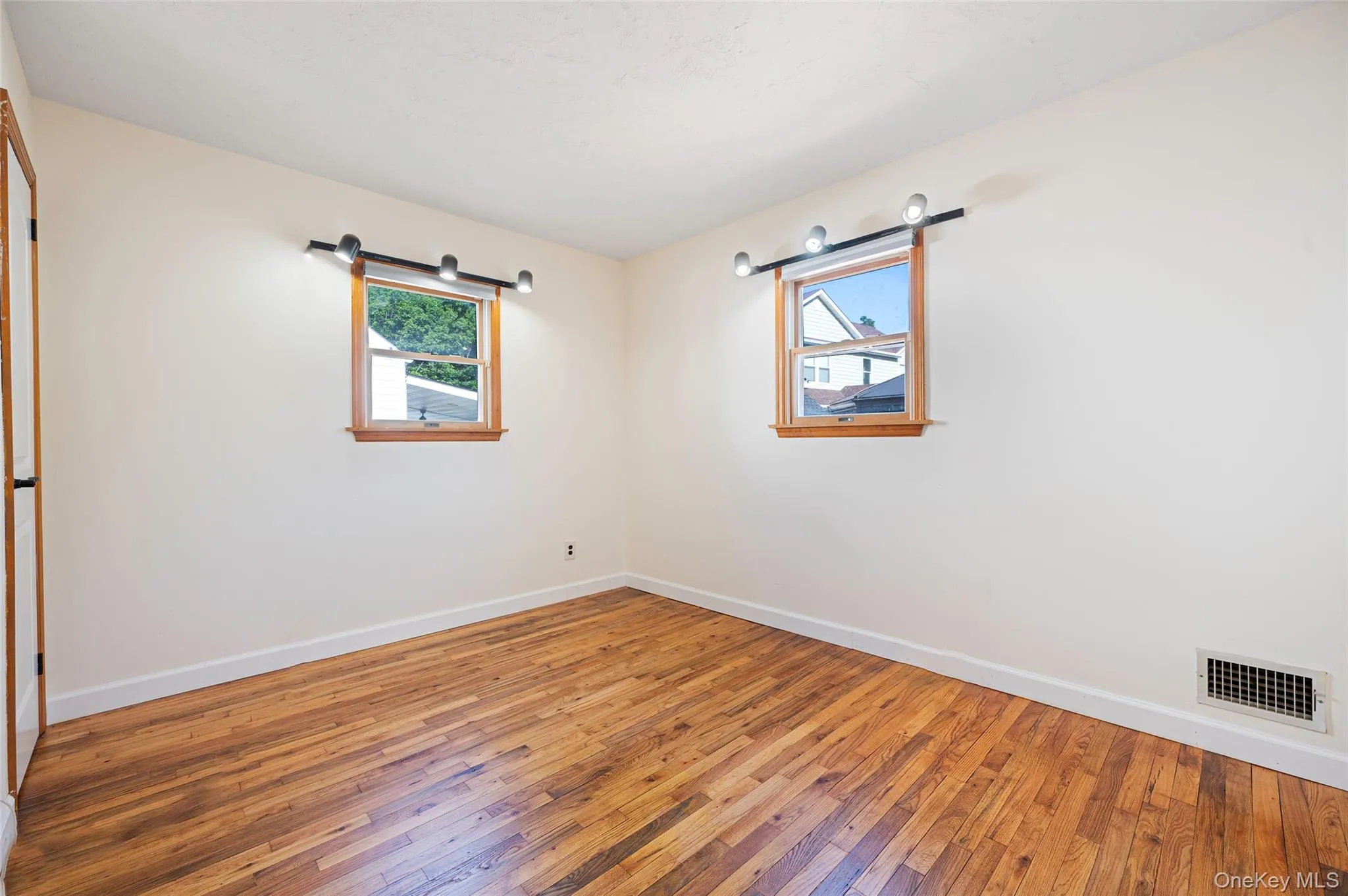 403 Brookside Court, Babylon, NY, 4 Bedrooms Bedrooms, 6 Rooms Rooms,1 BathroomBathrooms,Residential,For Rent,Brookside,0,1006615 403 Brookside Court, Babylon, NY, 4 Bedrooms Bedrooms, 6 Rooms Rooms,1 BathroomBathrooms,Residential,For Rent,Brookside,0,1006615