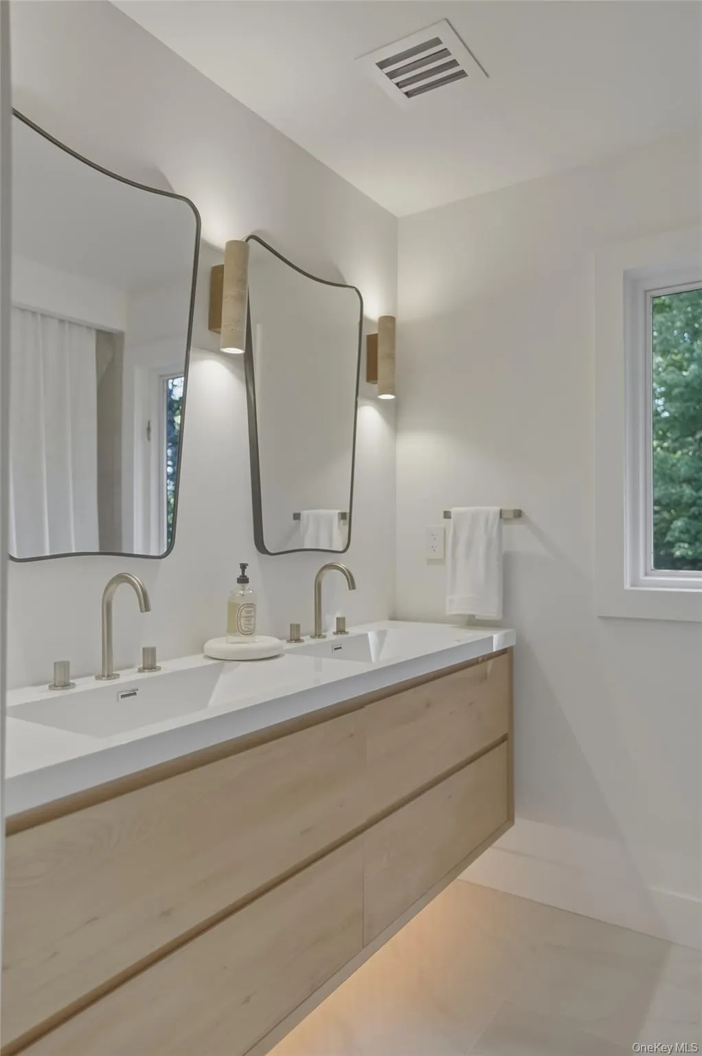 4 Moonstone Road, Gardiner, NY, 4 Bedrooms Bedrooms, 13 Rooms Rooms,3 BathroomsBathrooms,Residential,For Rent,Moonstone,0,1006618 4 Moonstone Road, Gardiner, NY, 4 Bedrooms Bedrooms, 13 Rooms Rooms,3 BathroomsBathrooms,Residential,For Rent,Moonstone,0,1006618