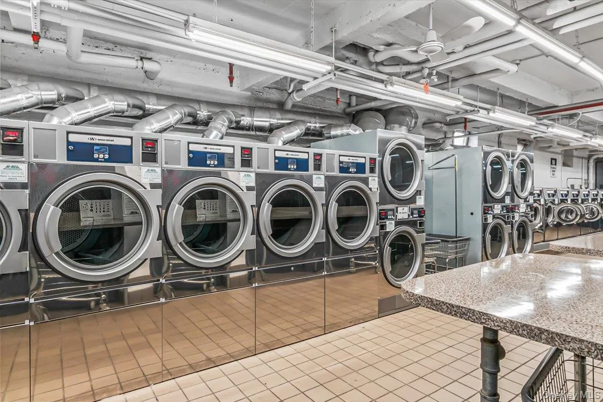 55-23 31st Avenue, New York, NY, 2 Rooms Rooms,1 BathroomBathrooms,Residential,For Rent,31st,0,1006625 55-23 31st Avenue, New York, NY, 2 Rooms Rooms,1 BathroomBathrooms,Residential,For Rent,31st,0,1006625