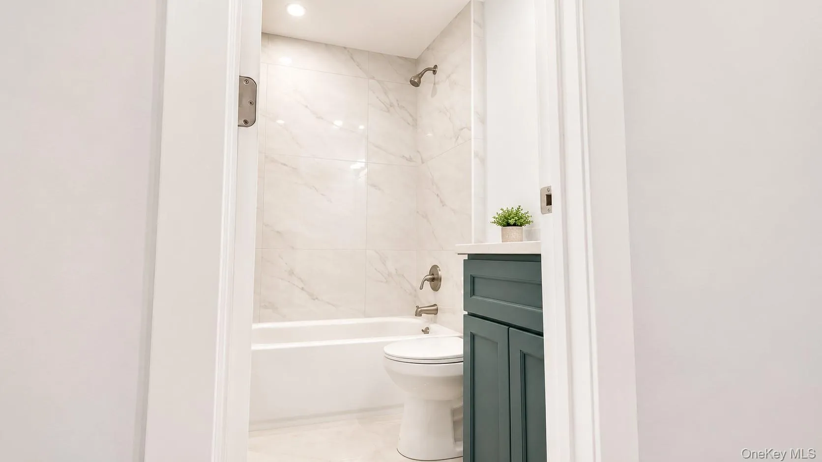 18 Merrick Road, Brookhaven, NY, 3 Bedrooms Bedrooms, 6 Rooms Rooms,1 BathroomBathrooms,Residential,For Rent,Merrick,0,1006632 18 Merrick Road, Brookhaven, NY, 3 Bedrooms Bedrooms, 6 Rooms Rooms,1 BathroomBathrooms,Residential,For Rent,Merrick,0,1006632