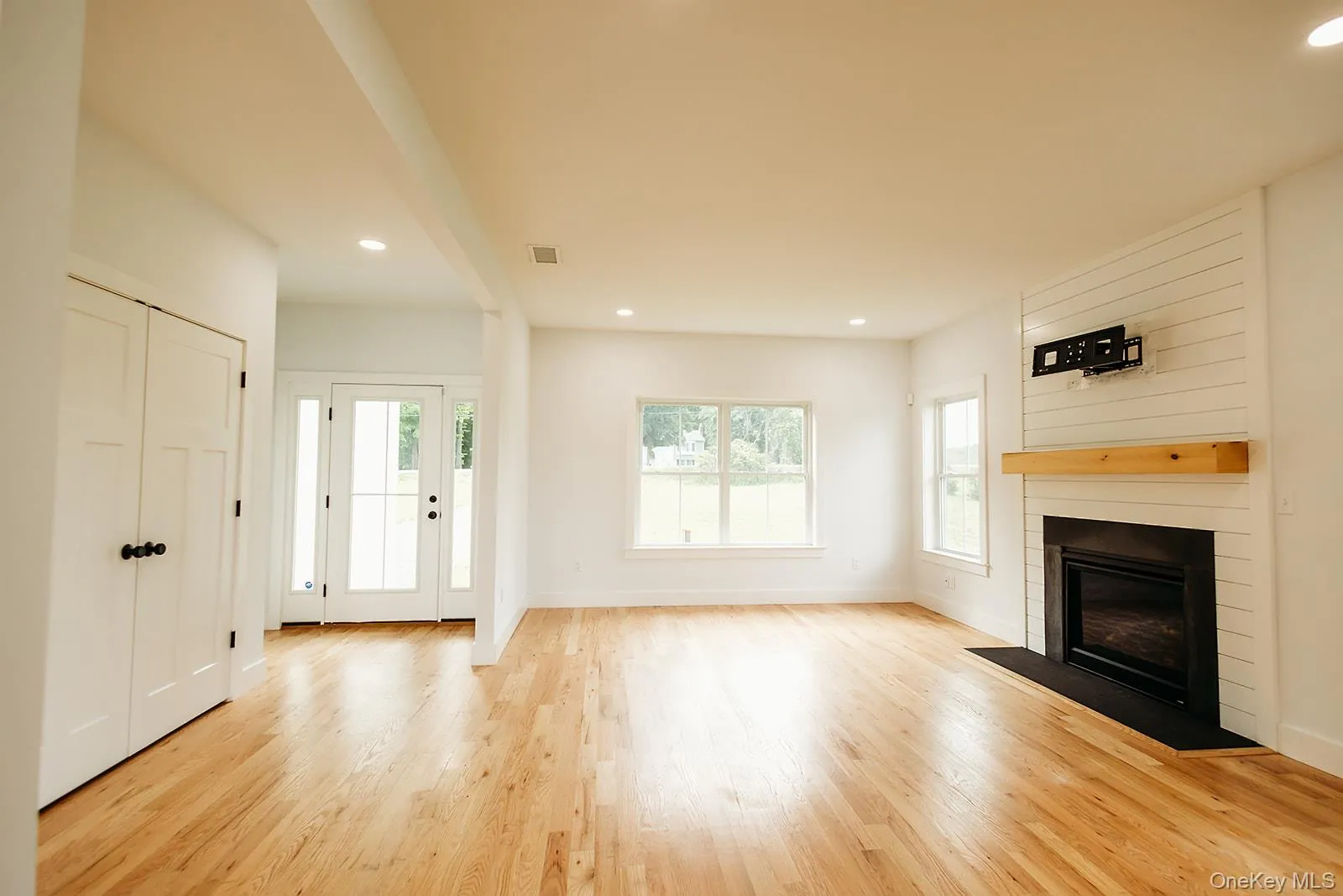 168 Pine Grove Road, Middletown, NY, 3 Bedrooms Bedrooms, 10 Rooms Rooms,2 BathroomsBathrooms,Residential,For Rent,Pine Grove,0,1006639 168 Pine Grove Road, Middletown, NY, 3 Bedrooms Bedrooms, 10 Rooms Rooms,2 BathroomsBathrooms,Residential,For Rent,Pine Grove,0,1006639