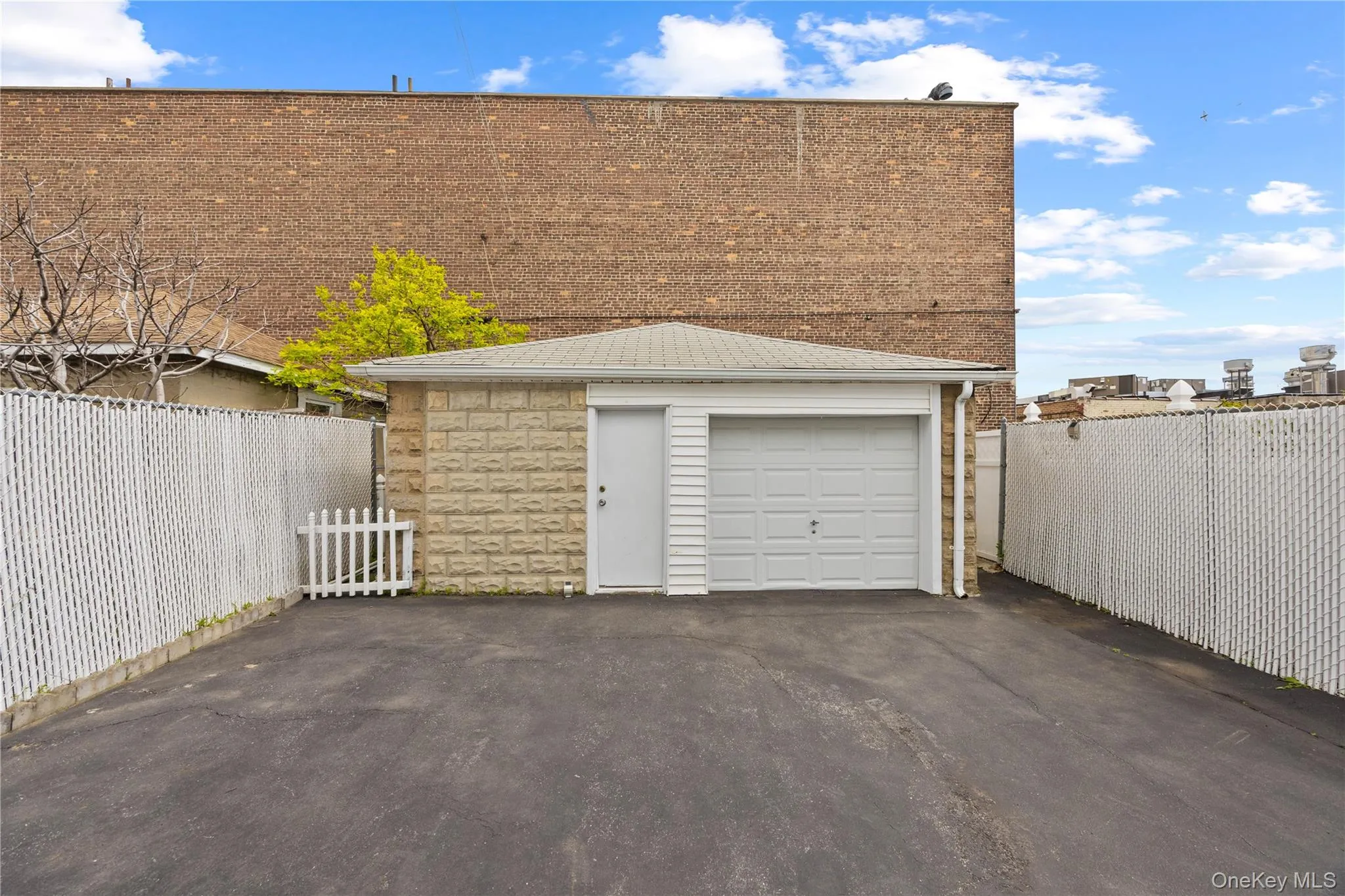1034 Revere Avenue, New York, NY, 3 Bedrooms Bedrooms, 6 Rooms Rooms,1 BathroomBathrooms,Residential,For Rent,Revere,0,1006640 1034 Revere Avenue, New York, NY, 3 Bedrooms Bedrooms, 6 Rooms Rooms,1 BathroomBathrooms,Residential,For Rent,Revere,0,1006640