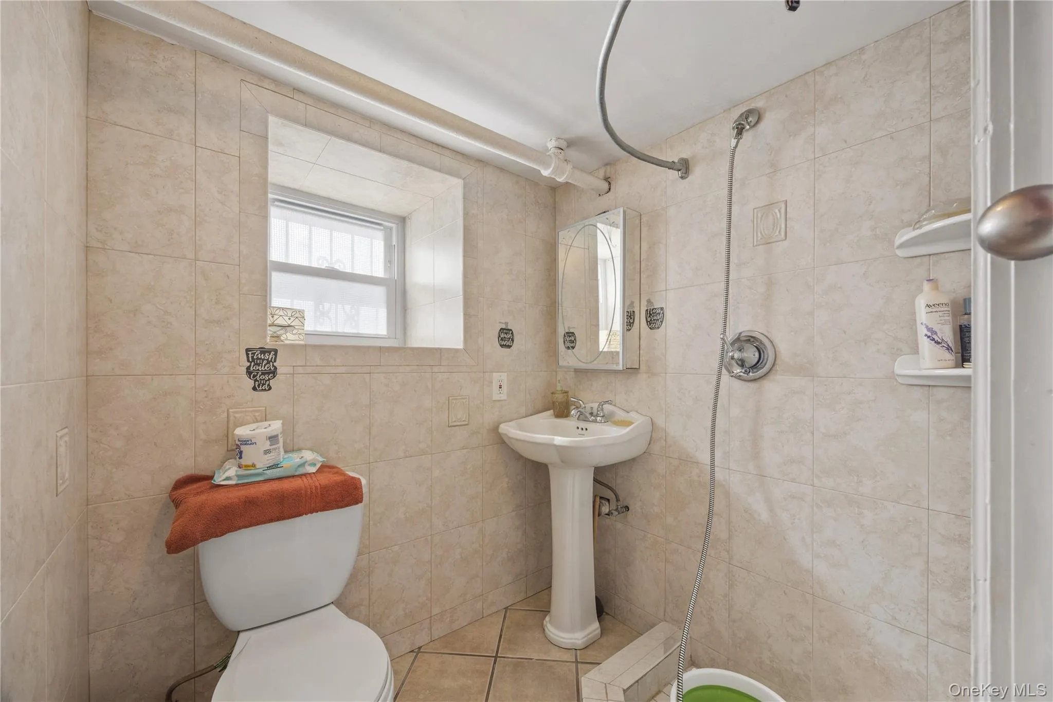 1034 Revere Avenue, New York, NY, 3 Bedrooms Bedrooms, 6 Rooms Rooms,1 BathroomBathrooms,Residential,For Rent,Revere,0,1006640 1034 Revere Avenue, New York, NY, 3 Bedrooms Bedrooms, 6 Rooms Rooms,1 BathroomBathrooms,Residential,For Rent,Revere,0,1006640