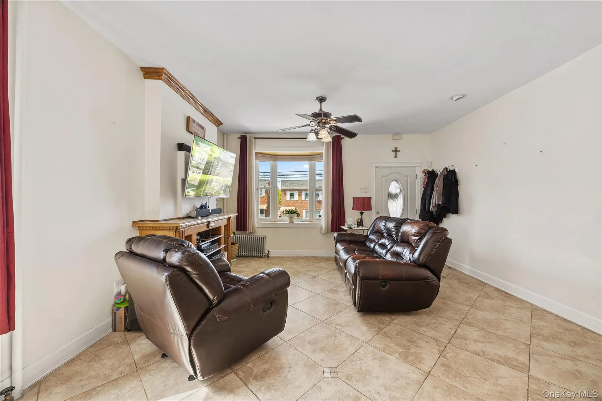 1034 Revere Avenue, New York, NY, 3 Bedrooms Bedrooms, 6 Rooms Rooms,1 BathroomBathrooms,Residential,For Rent,Revere,0,1006640 1034 Revere Avenue, New York, NY, 3 Bedrooms Bedrooms, 6 Rooms Rooms,1 BathroomBathrooms,Residential,For Rent,Revere,0,1006640