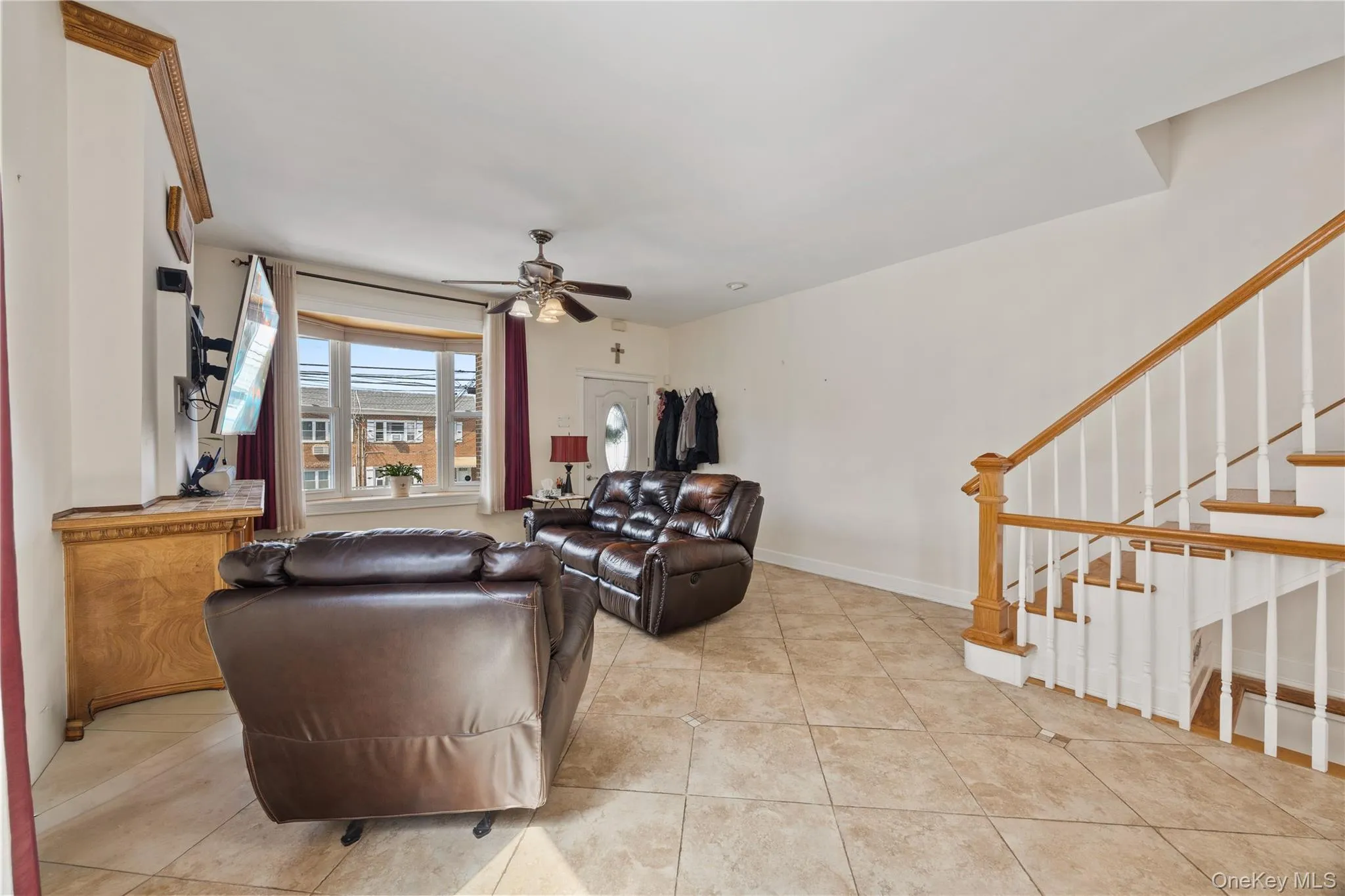 1034 Revere Avenue, New York, NY, 3 Bedrooms Bedrooms, 6 Rooms Rooms,1 BathroomBathrooms,Residential,For Rent,Revere,0,1006640 1034 Revere Avenue, New York, NY, 3 Bedrooms Bedrooms, 6 Rooms Rooms,1 BathroomBathrooms,Residential,For Rent,Revere,0,1006640