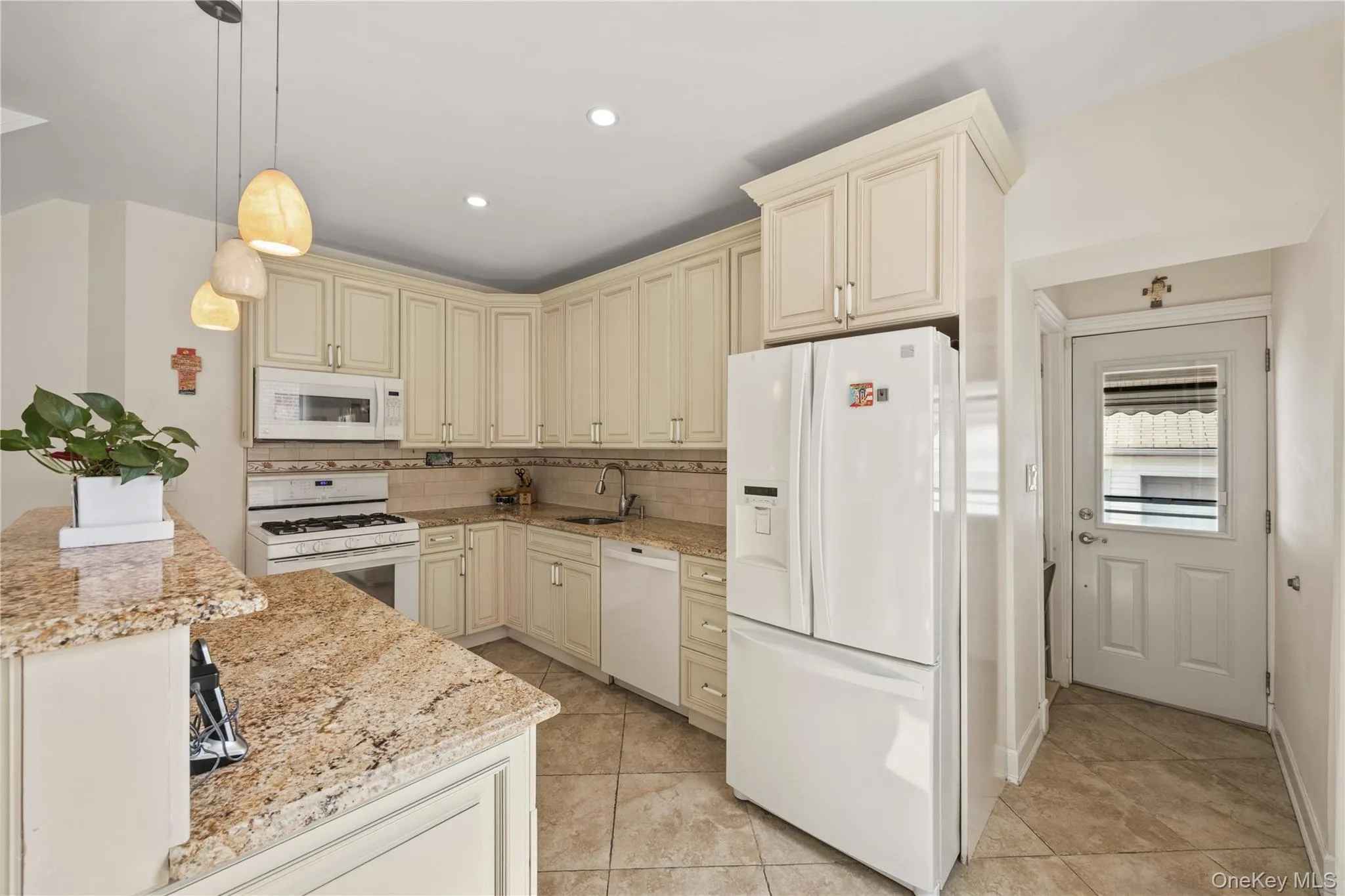 1034 Revere Avenue, New York, NY, 3 Bedrooms Bedrooms, 6 Rooms Rooms,1 BathroomBathrooms,Residential,For Rent,Revere,0,1006640 1034 Revere Avenue, New York, NY, 3 Bedrooms Bedrooms, 6 Rooms Rooms,1 BathroomBathrooms,Residential,For Rent,Revere,0,1006640