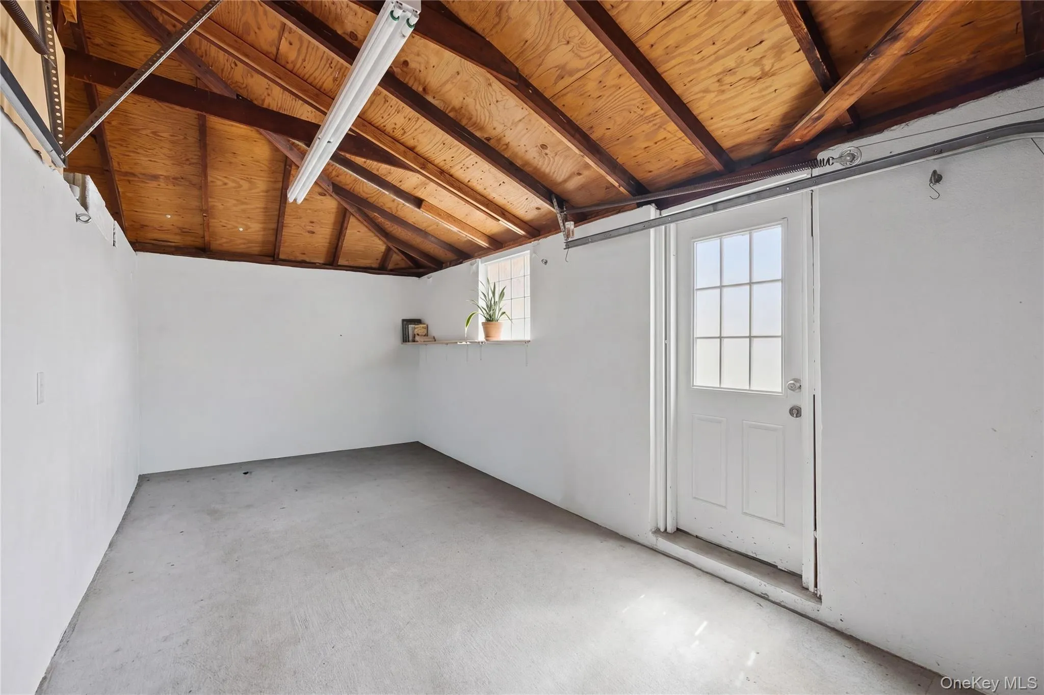 1034 Revere Avenue, New York, NY, 3 Bedrooms Bedrooms, 6 Rooms Rooms,1 BathroomBathrooms,Residential,For Rent,Revere,0,1006640 1034 Revere Avenue, New York, NY, 3 Bedrooms Bedrooms, 6 Rooms Rooms,1 BathroomBathrooms,Residential,For Rent,Revere,0,1006640