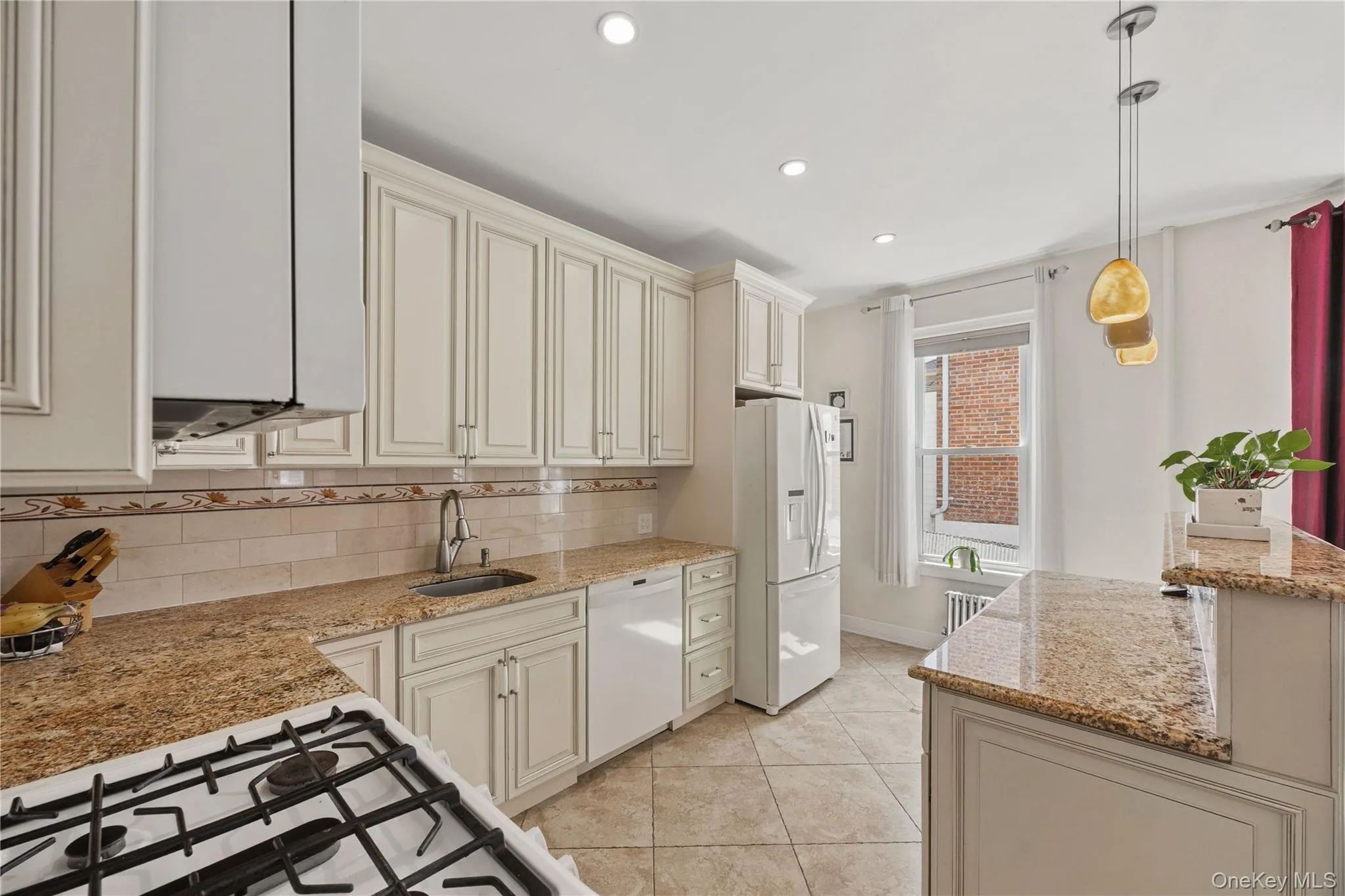 1034 Revere Avenue, New York, NY, 3 Bedrooms Bedrooms, 6 Rooms Rooms,1 BathroomBathrooms,Residential,For Rent,Revere,0,1006640 1034 Revere Avenue, New York, NY, 3 Bedrooms Bedrooms, 6 Rooms Rooms,1 BathroomBathrooms,Residential,For Rent,Revere,0,1006640