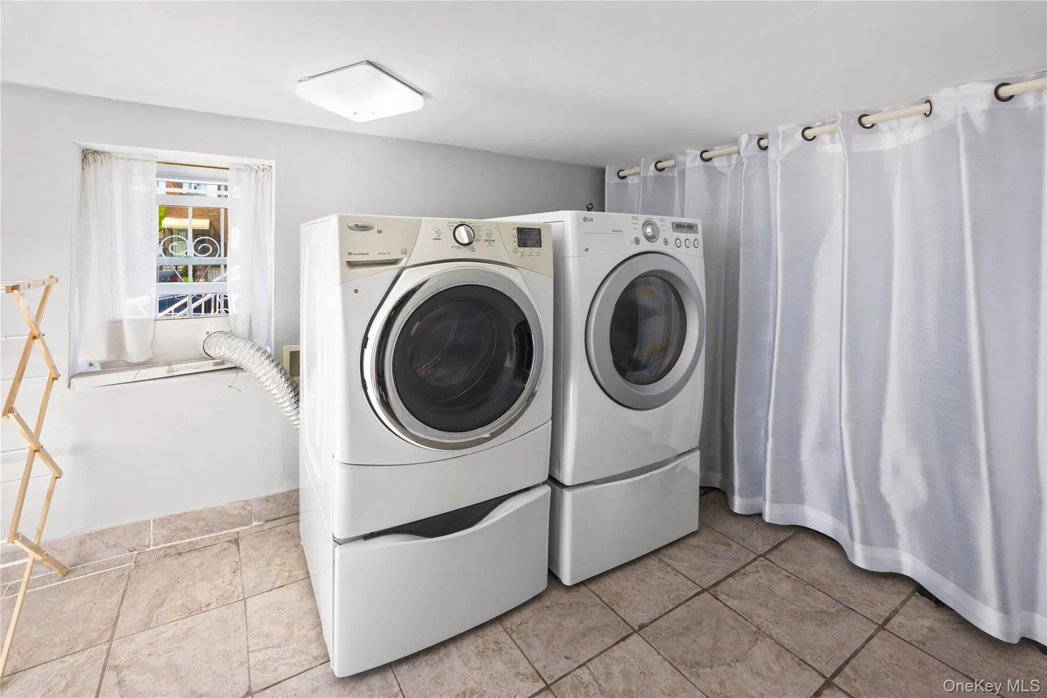 1034 Revere Avenue, New York, NY, 3 Bedrooms Bedrooms, 6 Rooms Rooms,1 BathroomBathrooms,Residential,For Rent,Revere,0,1006640 1034 Revere Avenue, New York, NY, 3 Bedrooms Bedrooms, 6 Rooms Rooms,1 BathroomBathrooms,Residential,For Rent,Revere,0,1006640
