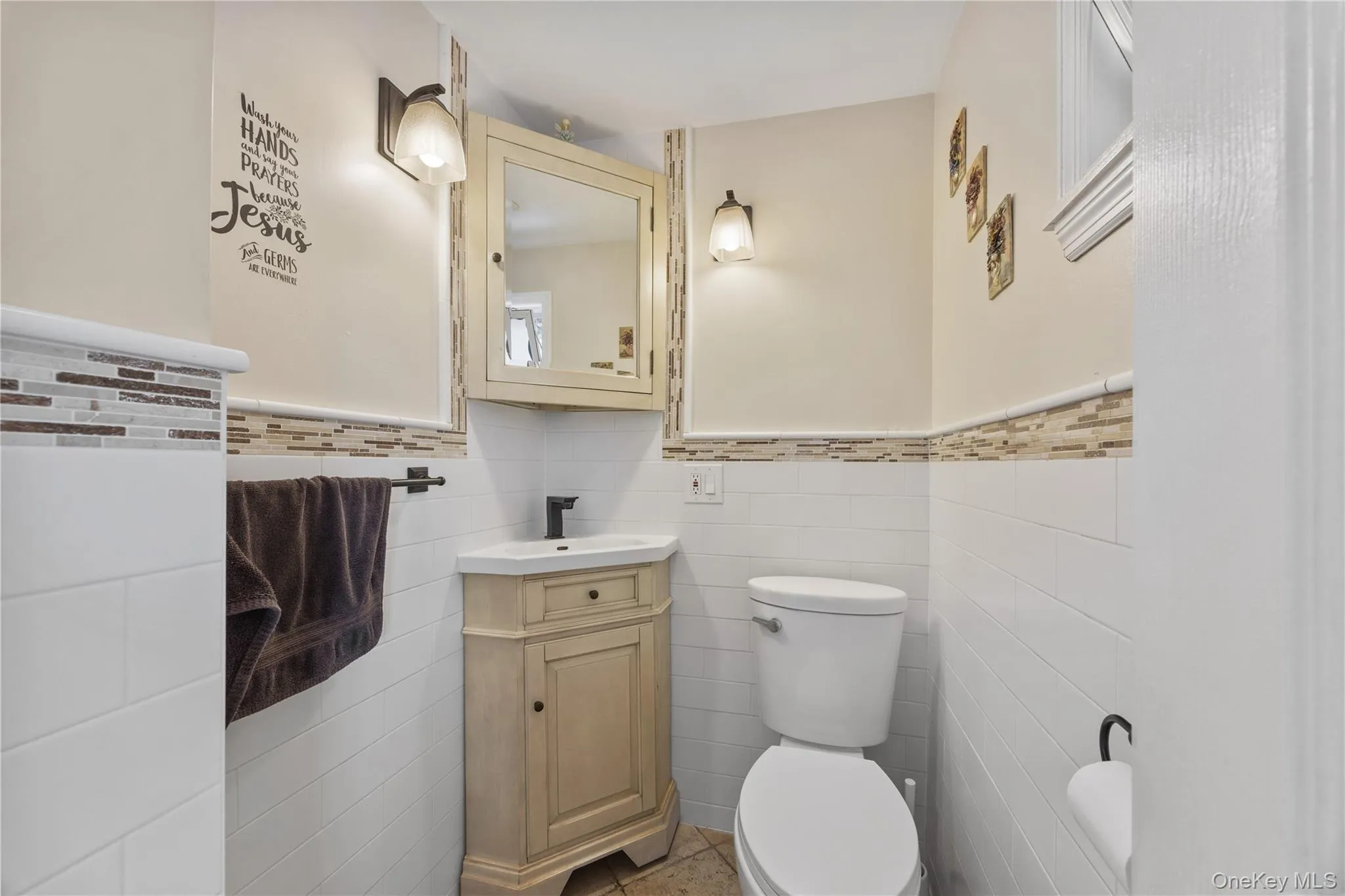 1034 Revere Avenue, New York, NY, 3 Bedrooms Bedrooms, 6 Rooms Rooms,1 BathroomBathrooms,Residential,For Rent,Revere,0,1006640 1034 Revere Avenue, New York, NY, 3 Bedrooms Bedrooms, 6 Rooms Rooms,1 BathroomBathrooms,Residential,For Rent,Revere,0,1006640