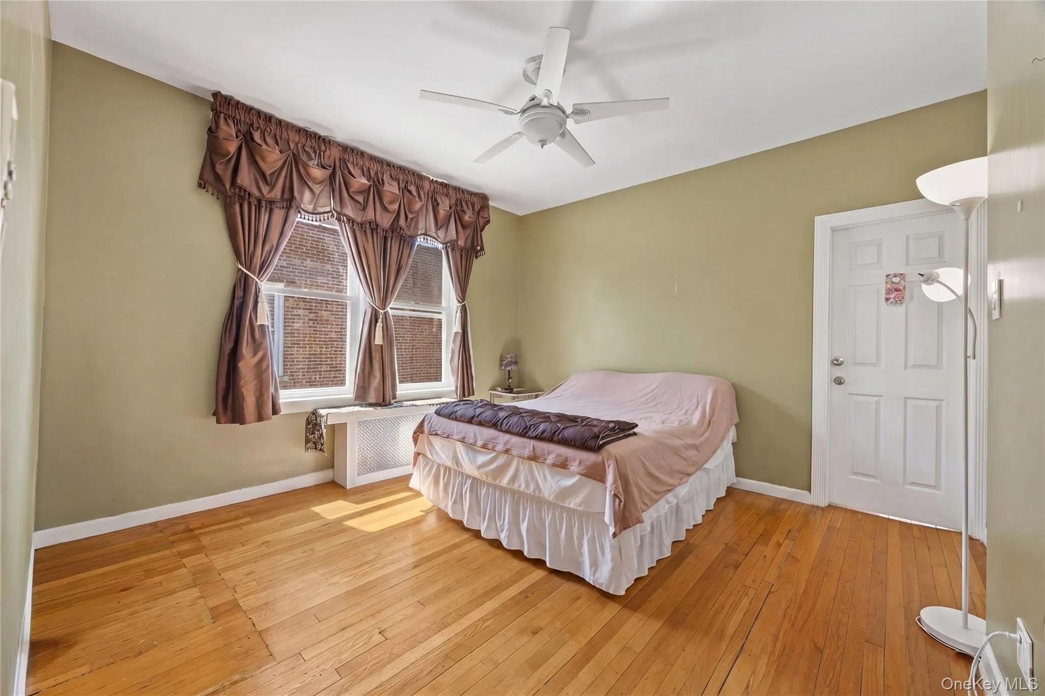 1034 Revere Avenue, New York, NY, 3 Bedrooms Bedrooms, 6 Rooms Rooms,1 BathroomBathrooms,Residential,For Rent,Revere,0,1006640 1034 Revere Avenue, New York, NY, 3 Bedrooms Bedrooms, 6 Rooms Rooms,1 BathroomBathrooms,Residential,For Rent,Revere,0,1006640
