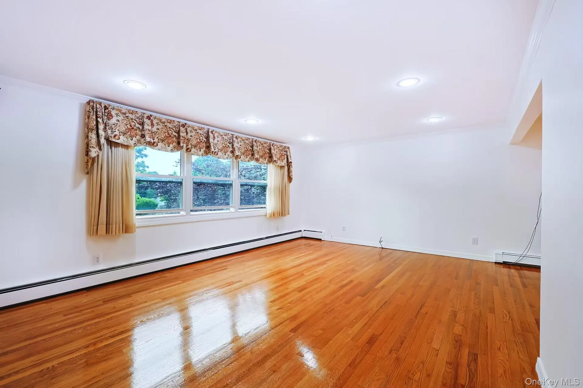 9 Grossman Street, Huntington, NY, 5 Bedrooms Bedrooms, 8 Rooms Rooms,2 BathroomsBathrooms,Residential,For Rent,Grossman,0,1006644 9 Grossman Street, Huntington, NY, 5 Bedrooms Bedrooms, 8 Rooms Rooms,2 BathroomsBathrooms,Residential,For Rent,Grossman,0,1006644