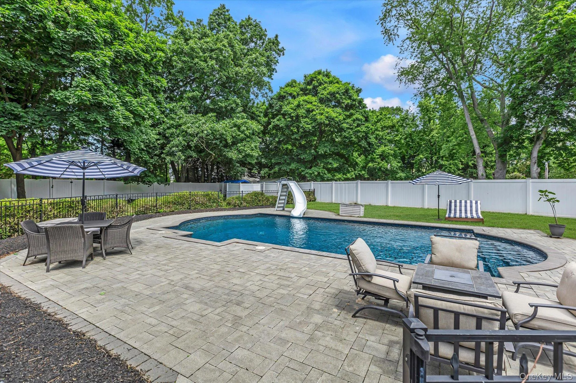 14 Brittany Court, Huntington, NY, 4 Bedrooms Bedrooms, 8 Rooms Rooms,4 BathroomsBathrooms,Residential,For Rent,Brittany,0,1006645 14 Brittany Court, Huntington, NY, 4 Bedrooms Bedrooms, 8 Rooms Rooms,4 BathroomsBathrooms,Residential,For Rent,Brittany,0,1006645