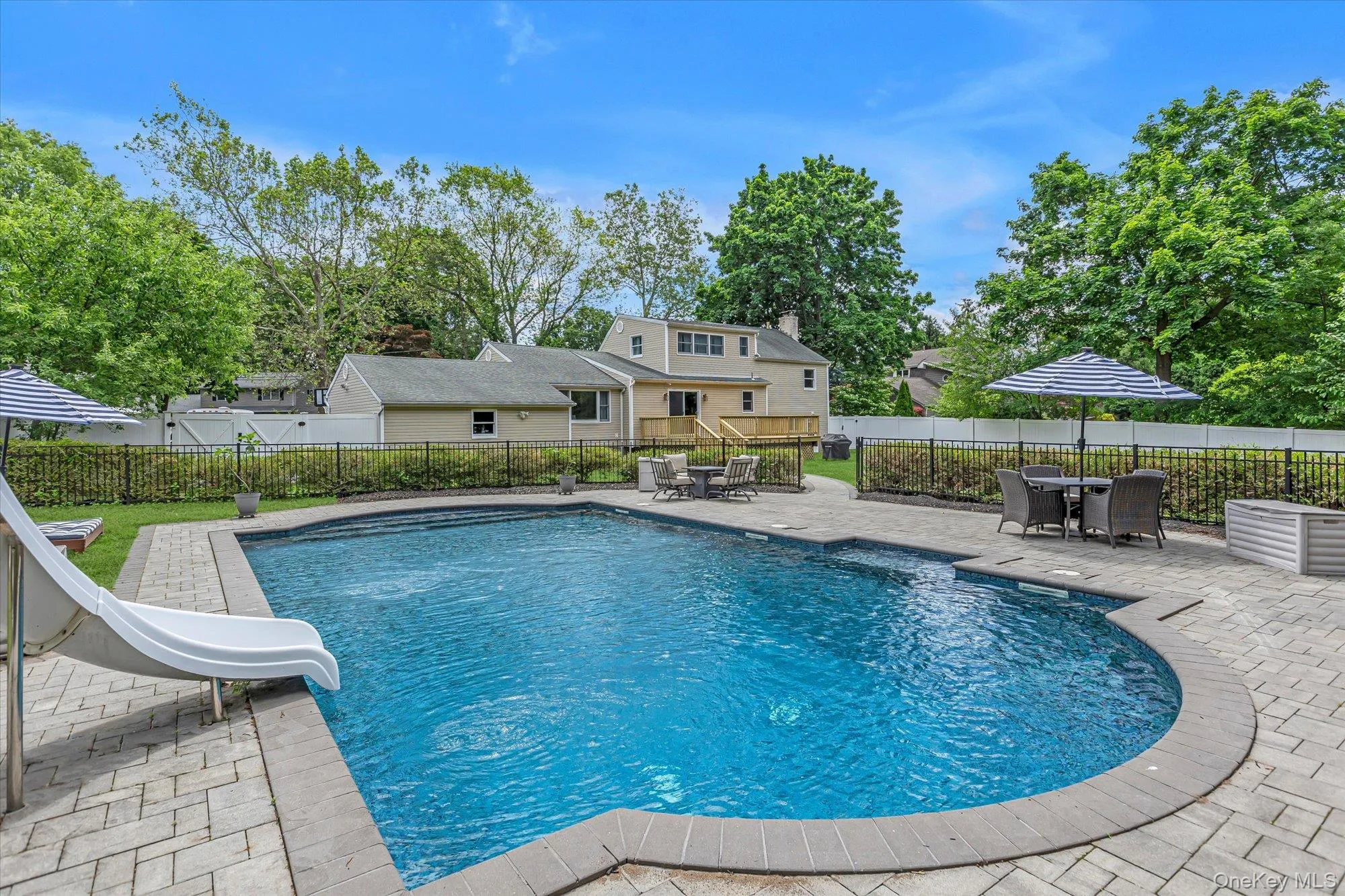 14 Brittany Court, Huntington, NY, 4 Bedrooms Bedrooms, 8 Rooms Rooms,4 BathroomsBathrooms,Residential,For Rent,Brittany,0,1006645 14 Brittany Court, Huntington, NY, 4 Bedrooms Bedrooms, 8 Rooms Rooms,4 BathroomsBathrooms,Residential,For Rent,Brittany,0,1006645