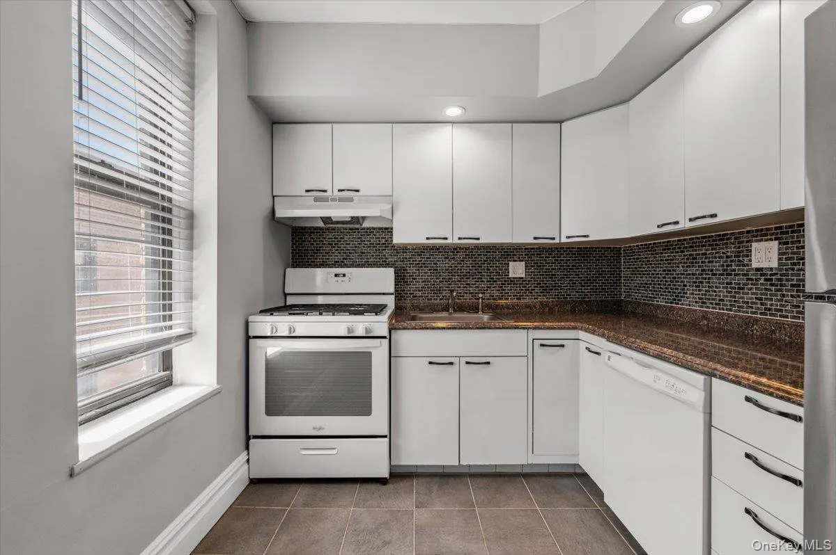 83-52 Talbot Street, New York, NY, 1 Bedroom Bedrooms, 4 Rooms Rooms,1 BathroomBathrooms,Residential,For Rent,Talbot,0,1006654 83-52 Talbot Street, New York, NY, 1 Bedroom Bedrooms, 4 Rooms Rooms,1 BathroomBathrooms,Residential,For Rent,Talbot,0,1006654