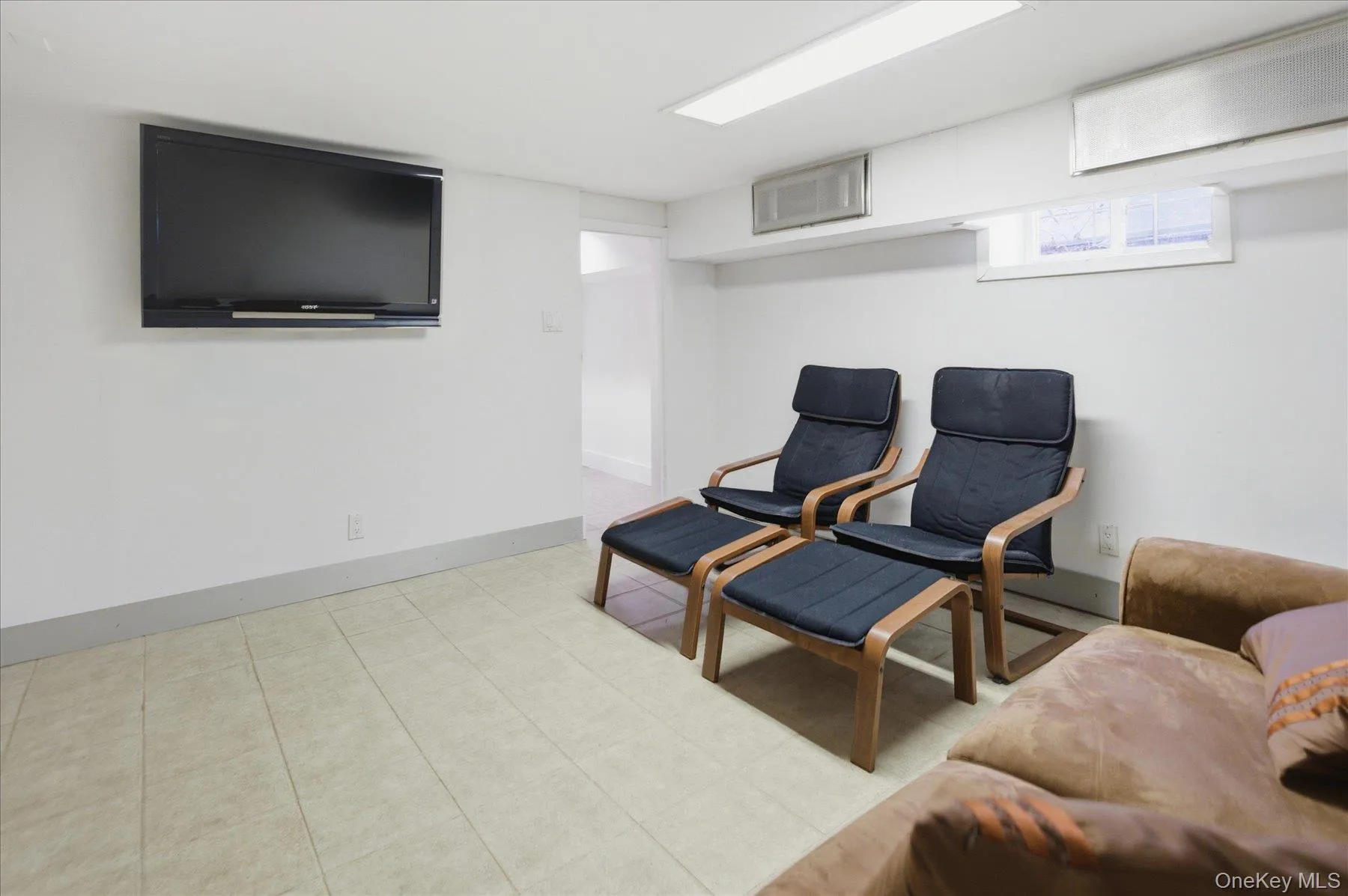 261-21 Pembroke Avenue, North Hempstead, NY, 3 Bedrooms Bedrooms, 8 Rooms Rooms,1 BathroomBathrooms,Residential,For Rent,Pembroke,0,1006657 261-21 Pembroke Avenue, North Hempstead, NY, 3 Bedrooms Bedrooms, 8 Rooms Rooms,1 BathroomBathrooms,Residential,For Rent,Pembroke,0,1006657