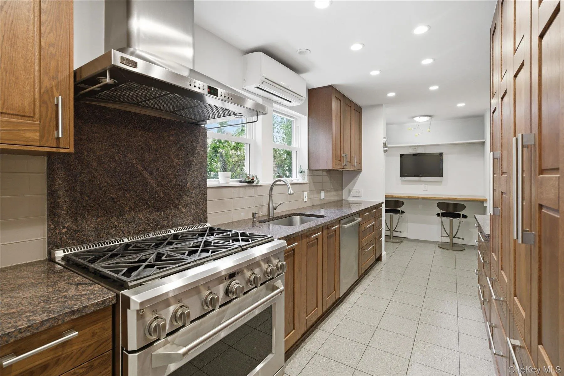 261-21 Pembroke Avenue, North Hempstead, NY, 3 Bedrooms Bedrooms, 8 Rooms Rooms,1 BathroomBathrooms,Residential,For Rent,Pembroke,0,1006657 261-21 Pembroke Avenue, North Hempstead, NY, 3 Bedrooms Bedrooms, 8 Rooms Rooms,1 BathroomBathrooms,Residential,For Rent,Pembroke,0,1006657