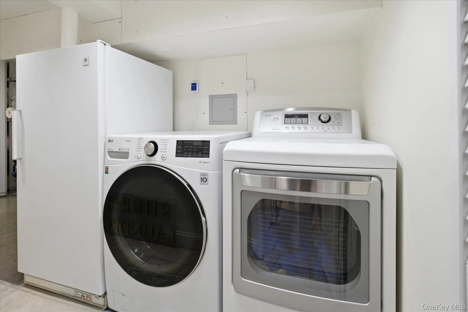 261-21 Pembroke Avenue, North Hempstead, NY, 3 Bedrooms Bedrooms, 8 Rooms Rooms,1 BathroomBathrooms,Residential,For Rent,Pembroke,0,1006657 261-21 Pembroke Avenue, North Hempstead, NY, 3 Bedrooms Bedrooms, 8 Rooms Rooms,1 BathroomBathrooms,Residential,For Rent,Pembroke,0,1006657