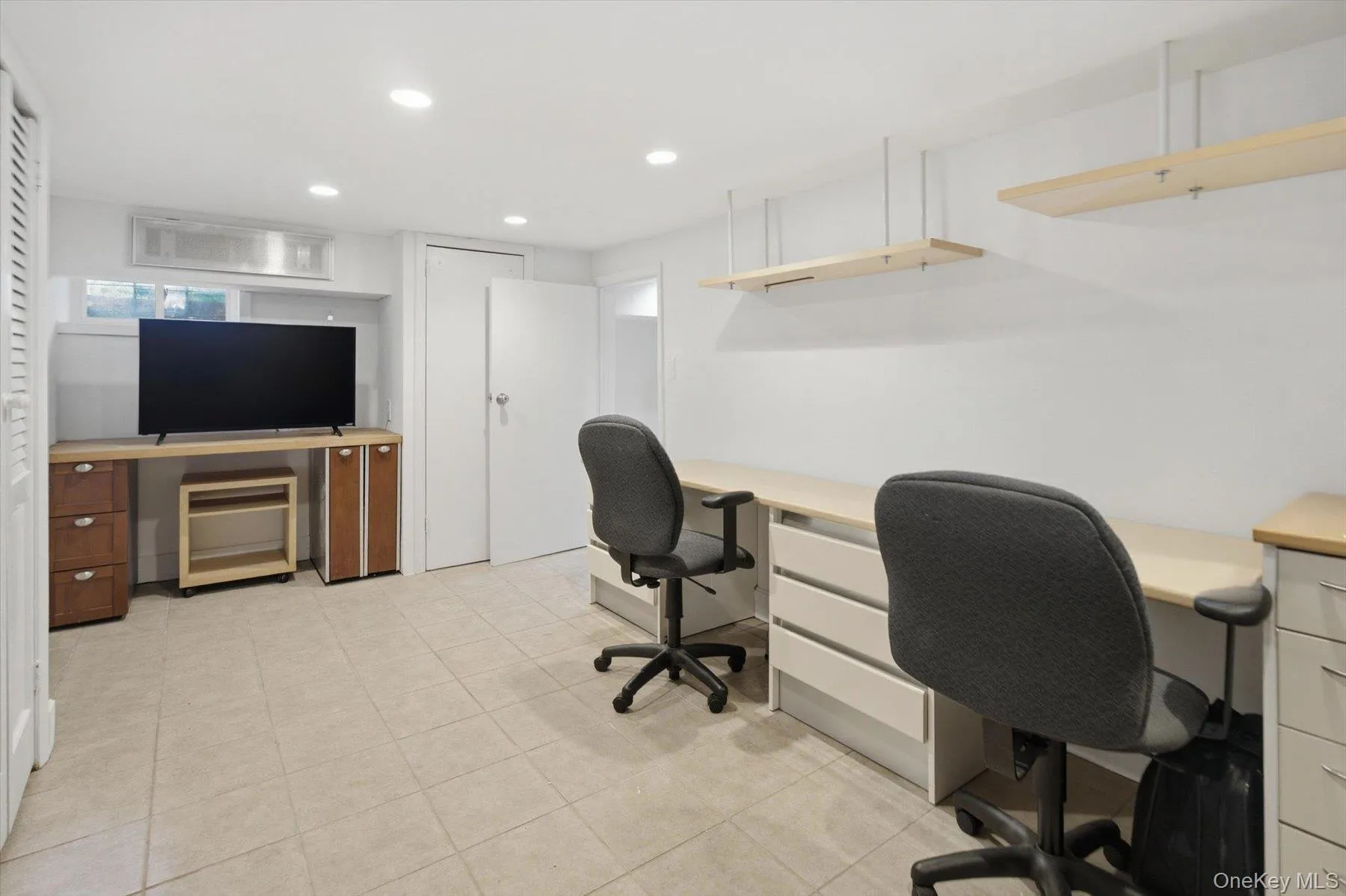 261-21 Pembroke Avenue, North Hempstead, NY, 3 Bedrooms Bedrooms, 8 Rooms Rooms,1 BathroomBathrooms,Residential,For Rent,Pembroke,0,1006657 261-21 Pembroke Avenue, North Hempstead, NY, 3 Bedrooms Bedrooms, 8 Rooms Rooms,1 BathroomBathrooms,Residential,For Rent,Pembroke,0,1006657