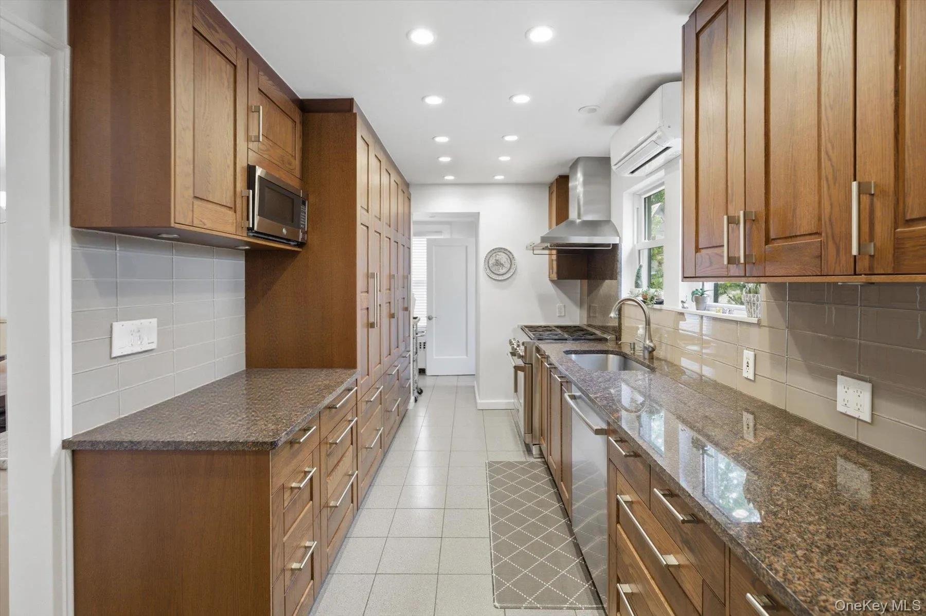 261-21 Pembroke Avenue, North Hempstead, NY, 3 Bedrooms Bedrooms, 8 Rooms Rooms,1 BathroomBathrooms,Residential,For Rent,Pembroke,0,1006657 261-21 Pembroke Avenue, North Hempstead, NY, 3 Bedrooms Bedrooms, 8 Rooms Rooms,1 BathroomBathrooms,Residential,For Rent,Pembroke,0,1006657