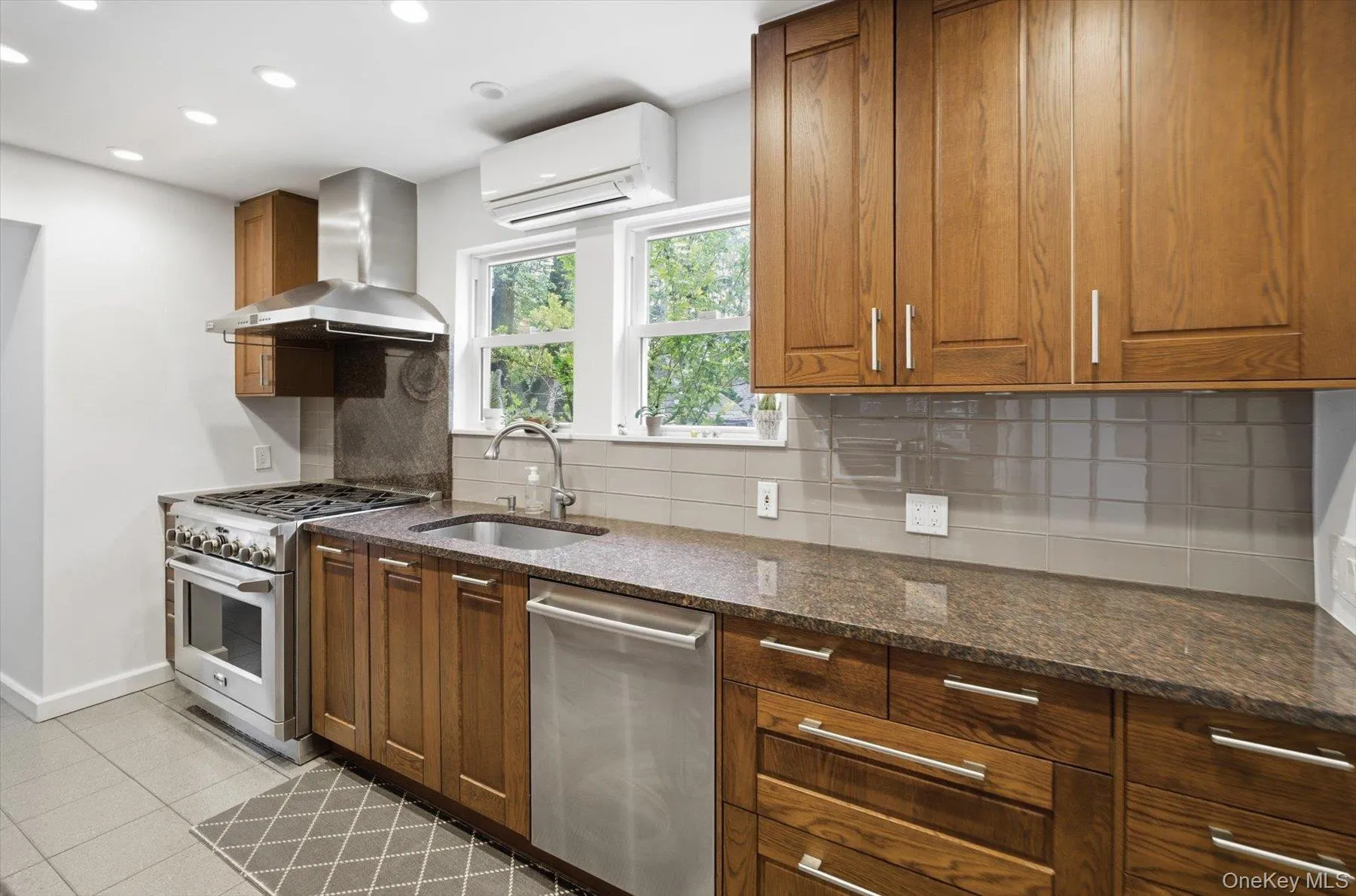 261-21 Pembroke Avenue, North Hempstead, NY, 3 Bedrooms Bedrooms, 8 Rooms Rooms,1 BathroomBathrooms,Residential,For Rent,Pembroke,0,1006657 261-21 Pembroke Avenue, North Hempstead, NY, 3 Bedrooms Bedrooms, 8 Rooms Rooms,1 BathroomBathrooms,Residential,For Rent,Pembroke,0,1006657