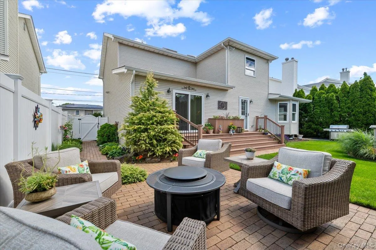 2442 6th Avenue, Hempstead, NY, 4 Bedrooms Bedrooms, 8 Rooms Rooms,2 BathroomsBathrooms,Residential,For Rent,6th,0,1006660 2442 6th Avenue, Hempstead, NY, 4 Bedrooms Bedrooms, 8 Rooms Rooms,2 BathroomsBathrooms,Residential,For Rent,6th,0,1006660