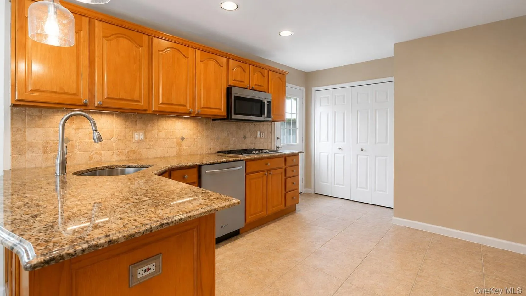 2442 6th Avenue, Hempstead, NY, 4 Bedrooms Bedrooms, 8 Rooms Rooms,2 BathroomsBathrooms,Residential,For Rent,6th,0,1006660 2442 6th Avenue, Hempstead, NY, 4 Bedrooms Bedrooms, 8 Rooms Rooms,2 BathroomsBathrooms,Residential,For Rent,6th,0,1006660