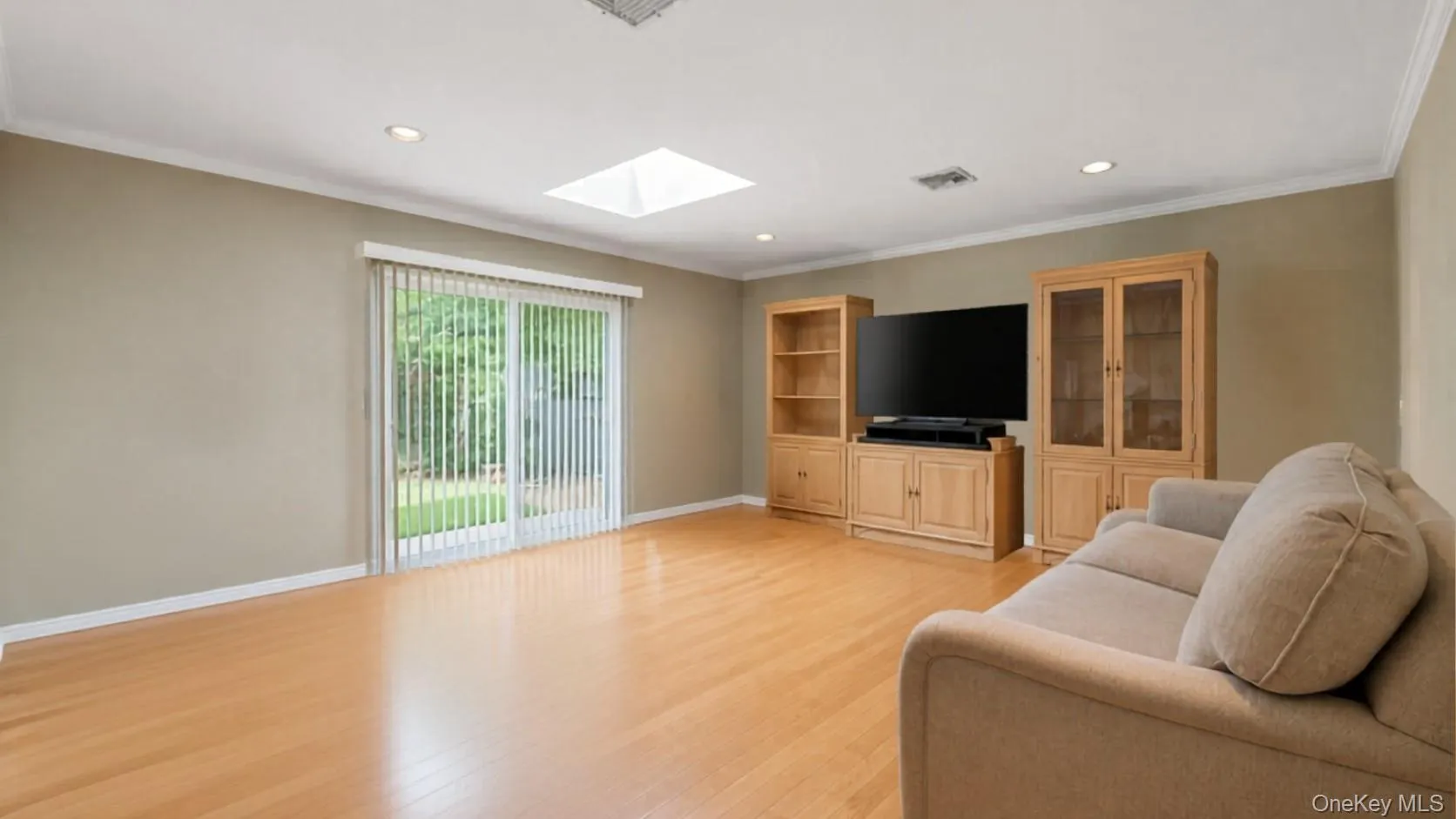 2442 6th Avenue, Hempstead, NY, 4 Bedrooms Bedrooms, 8 Rooms Rooms,2 BathroomsBathrooms,Residential,For Rent,6th,0,1006660 2442 6th Avenue, Hempstead, NY, 4 Bedrooms Bedrooms, 8 Rooms Rooms,2 BathroomsBathrooms,Residential,For Rent,6th,0,1006660