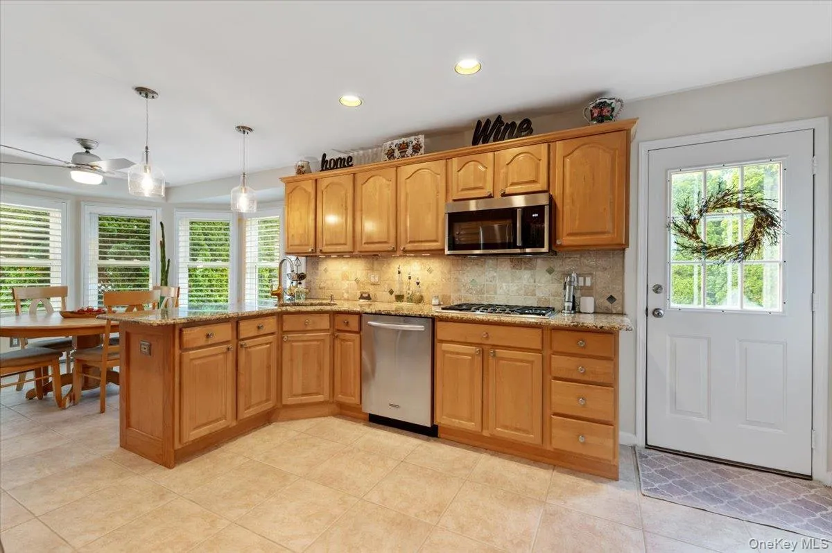 2442 6th Avenue, Hempstead, NY, 4 Bedrooms Bedrooms, 8 Rooms Rooms,2 BathroomsBathrooms,Residential,For Rent,6th,0,1006660 2442 6th Avenue, Hempstead, NY, 4 Bedrooms Bedrooms, 8 Rooms Rooms,2 BathroomsBathrooms,Residential,For Rent,6th,0,1006660