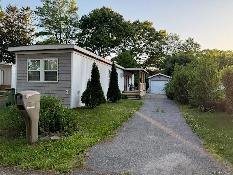 18 Periwinkle, Islip, NY, 2 Bedrooms Bedrooms, 5 Rooms Rooms,1 BathroomBathrooms,Residential,For Rent,Periwinkle,0,1006665 18 Periwinkle, Islip, NY, 2 Bedrooms Bedrooms, 5 Rooms Rooms,1 BathroomBathrooms,Residential,For Rent,Periwinkle,0,1006665