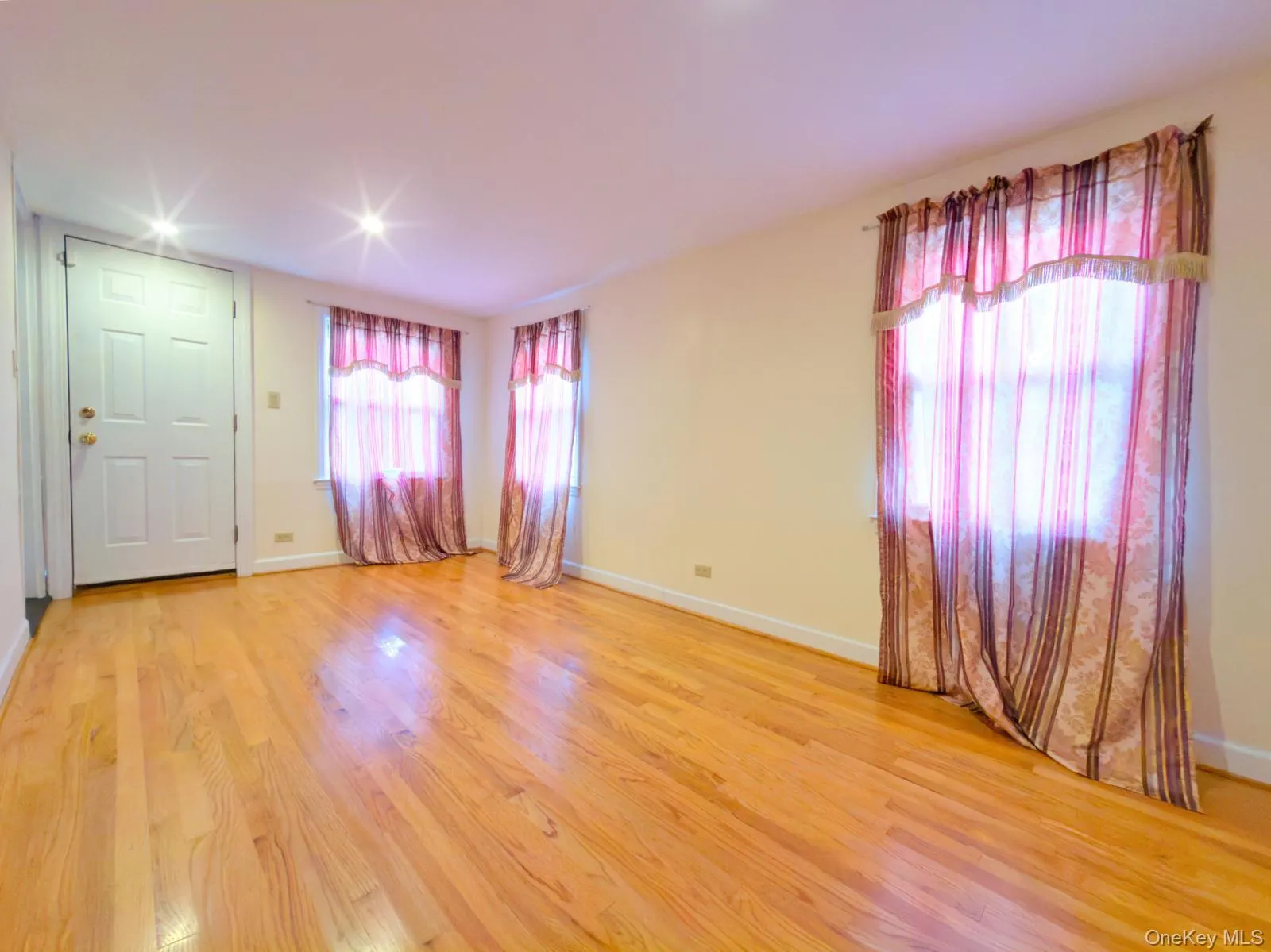 255-40 147th Drive, New York, NY, 4 Bedrooms Bedrooms, 8 Rooms Rooms,2 BathroomsBathrooms,Residential,For Rent,147th,0,1006667 255-40 147th Drive, New York, NY, 4 Bedrooms Bedrooms, 8 Rooms Rooms,2 BathroomsBathrooms,Residential,For Rent,147th,0,1006667