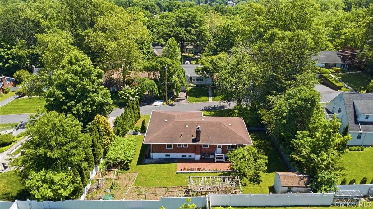 351 Grandview Boulevard, Yonkers, NY, 3 Bedrooms Bedrooms, 8 Rooms Rooms,2 BathroomsBathrooms,Residential,For Rent,Grandview,0,1006669 351 Grandview Boulevard, Yonkers, NY, 3 Bedrooms Bedrooms, 8 Rooms Rooms,2 BathroomsBathrooms,Residential,For Rent,Grandview,0,1006669