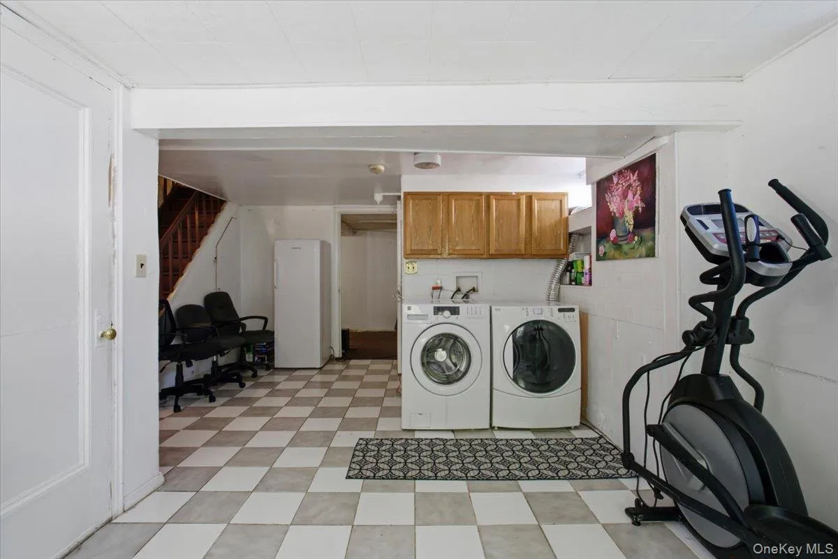 351 Grandview Boulevard, Yonkers, NY, 3 Bedrooms Bedrooms, 8 Rooms Rooms,2 BathroomsBathrooms,Residential,For Rent,Grandview,0,1006669 351 Grandview Boulevard, Yonkers, NY, 3 Bedrooms Bedrooms, 8 Rooms Rooms,2 BathroomsBathrooms,Residential,For Rent,Grandview,0,1006669