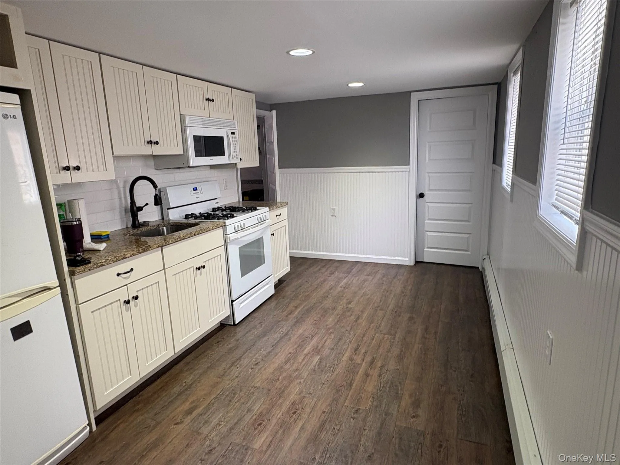 70 Ohio Avenue, Long Beach, NY, 1 Bedroom Bedrooms, 3 Rooms Rooms,1 BathroomBathrooms,Residential Lease,For Rent,Ohio,0,1006676 70 Ohio Avenue, Long Beach, NY, 1 Bedroom Bedrooms, 3 Rooms Rooms,1 BathroomBathrooms,Residential Lease,For Rent,Ohio,0,1006676