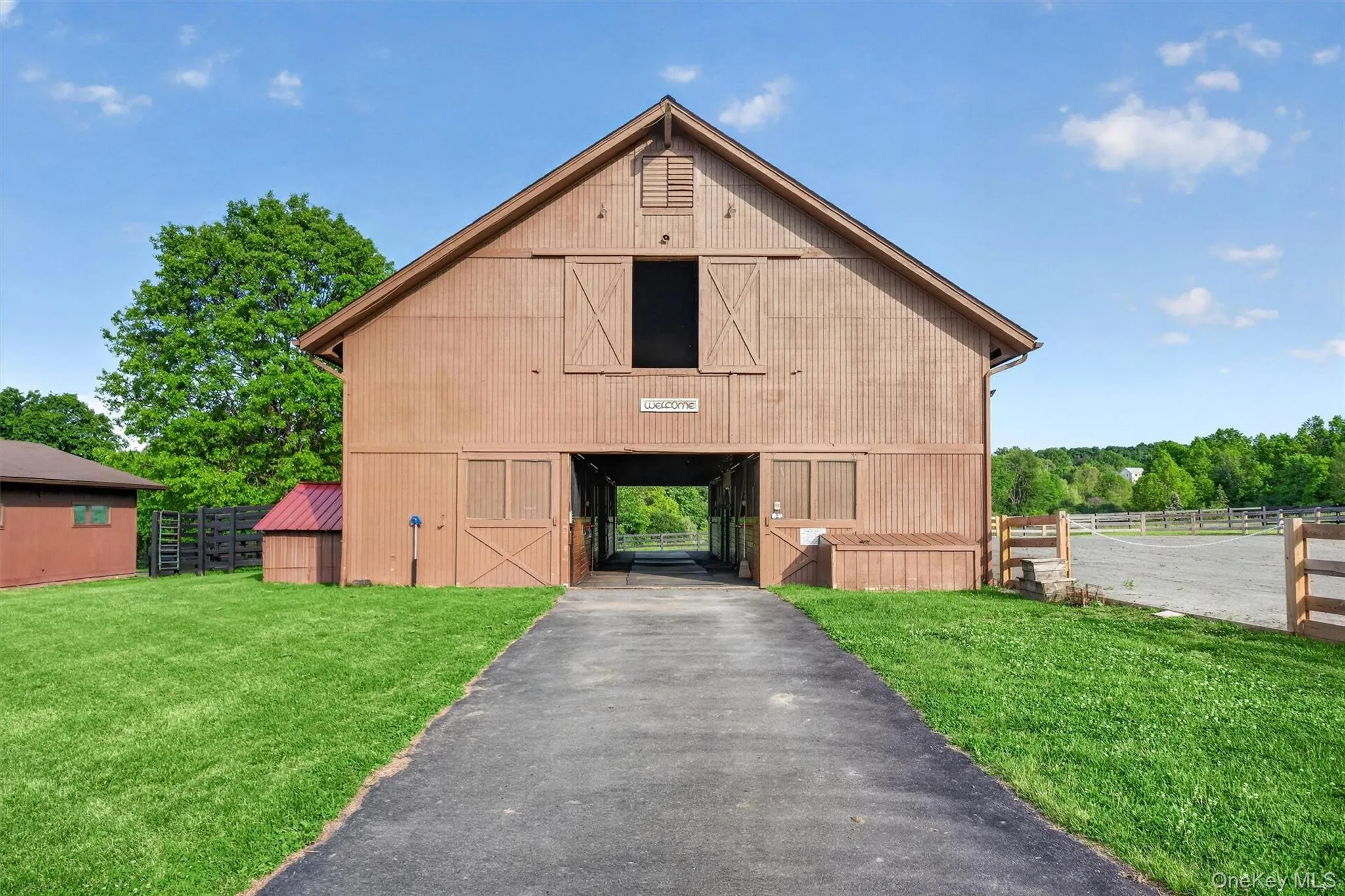 The classic main barn has easy access to the stone dust ring, and the large loft holds plenty of bales The classic main barn has easy access to the stone dust ring, and the large loft holds plenty of bales
