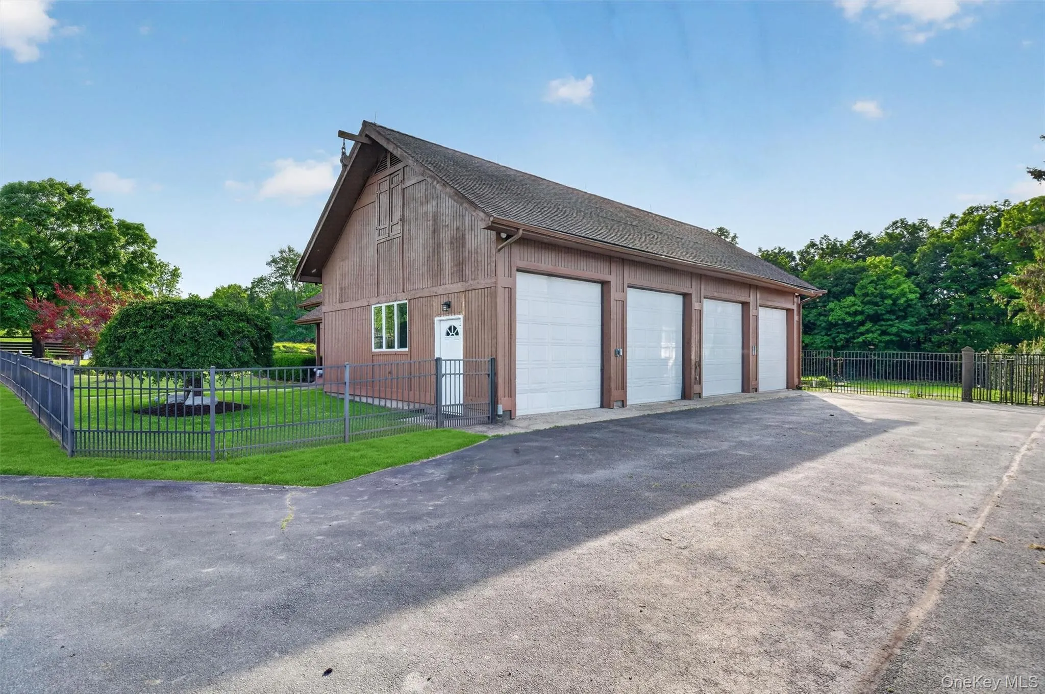The 28x48 4 bay garage with workshop and loft is attached to the 2nd home. Perfect for farm equipment or a hobby garage. The 28x48 4 bay garage with workshop and loft is attached to the 2nd home. Perfect for farm equipment or a hobby garage.