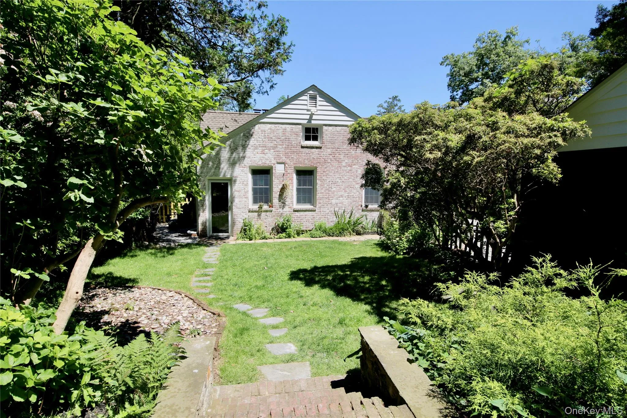 18 Cedar Drive, Huntington, NY, 2 Bedrooms Bedrooms, 4 Rooms Rooms,1 BathroomBathrooms,Residential,For Rent,Cedar,0,1006687 18 Cedar Drive, Huntington, NY, 2 Bedrooms Bedrooms, 4 Rooms Rooms,1 BathroomBathrooms,Residential,For Rent,Cedar,0,1006687