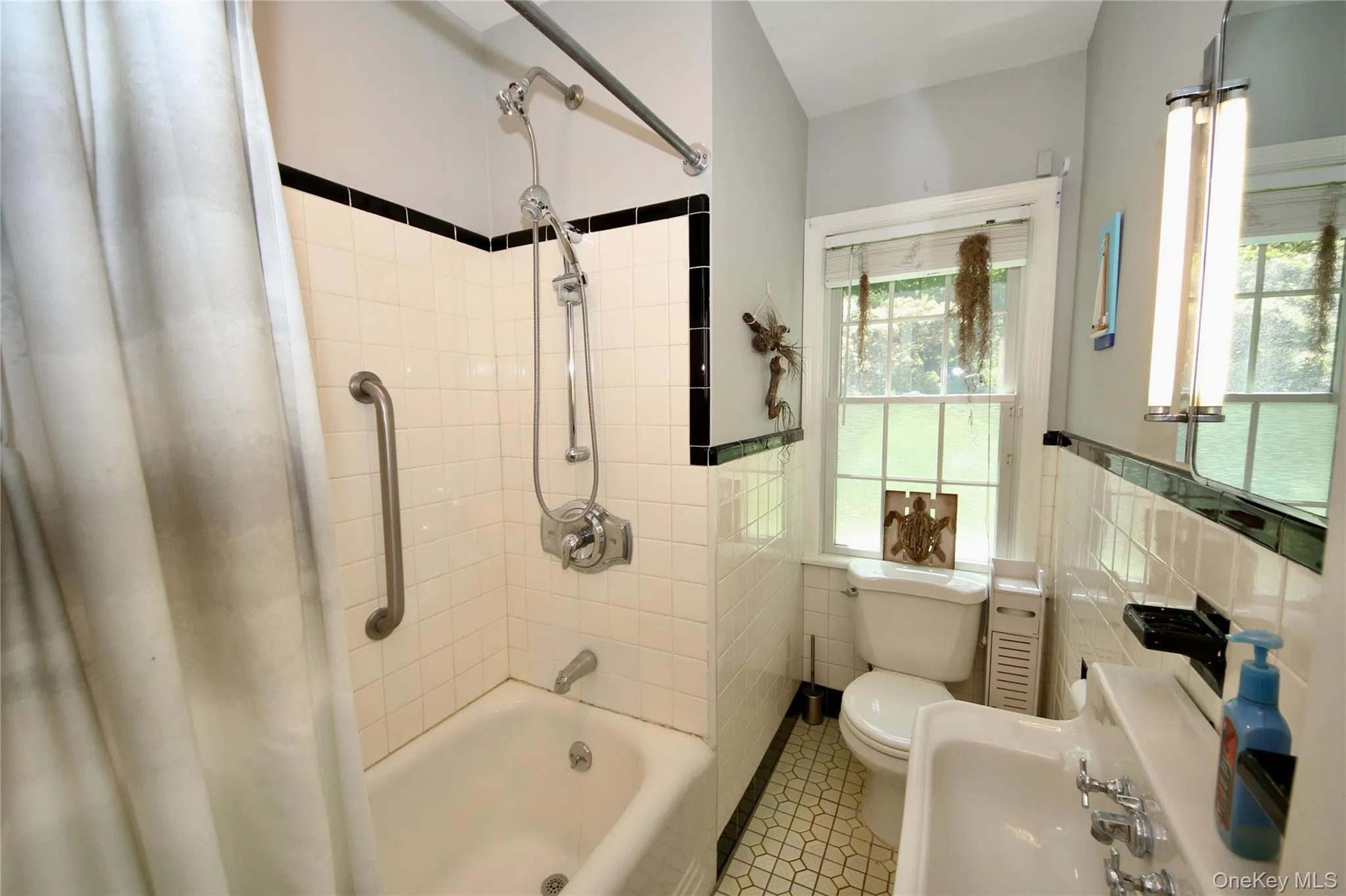18 Cedar Drive, Huntington, NY, 2 Bedrooms Bedrooms, 4 Rooms Rooms,1 BathroomBathrooms,Residential,For Rent,Cedar,0,1006687 18 Cedar Drive, Huntington, NY, 2 Bedrooms Bedrooms, 4 Rooms Rooms,1 BathroomBathrooms,Residential,For Rent,Cedar,0,1006687