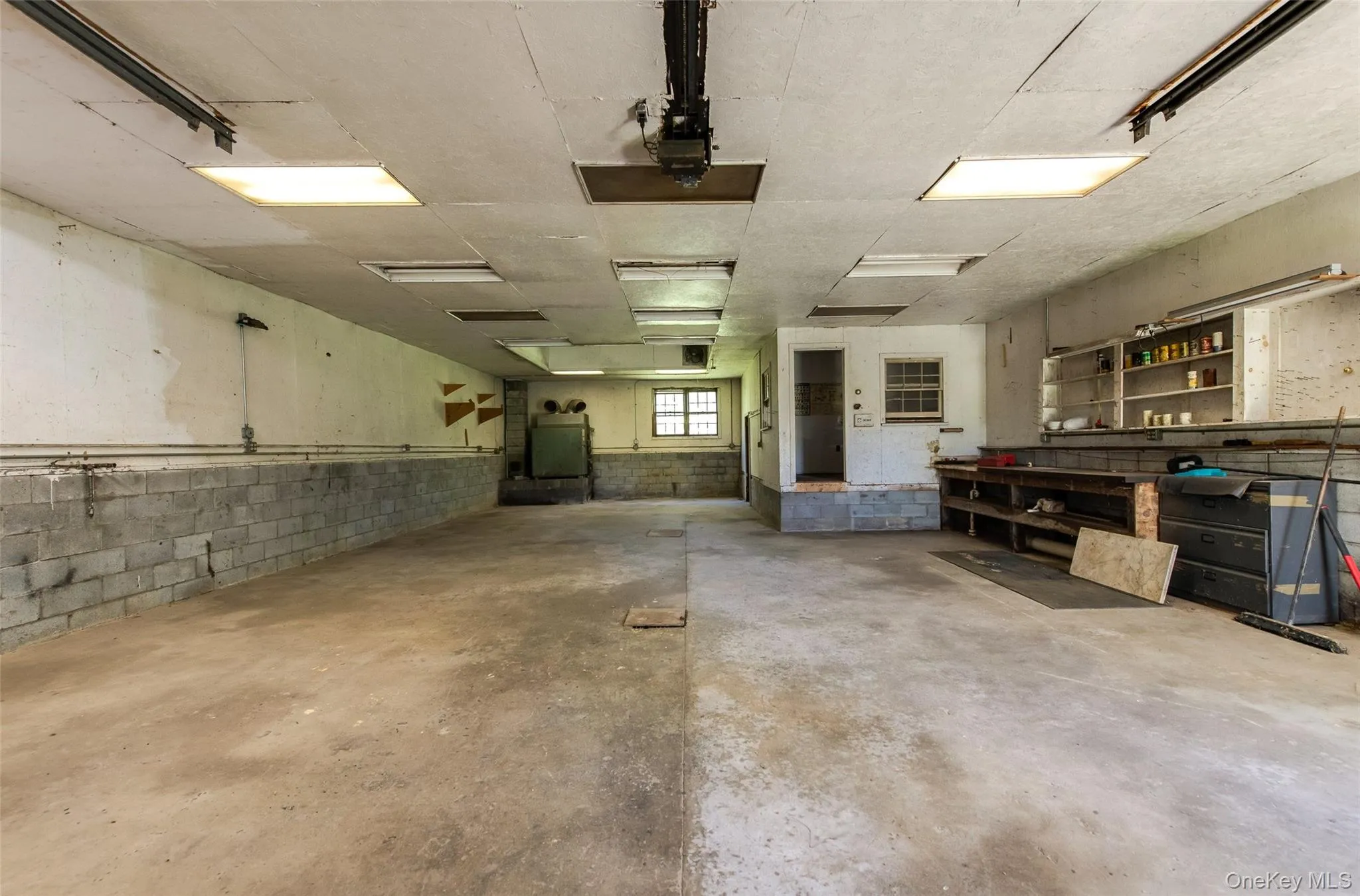 Interior of barn/workshop with so many possibilities! Interior of barn/workshop with so many possibilities!