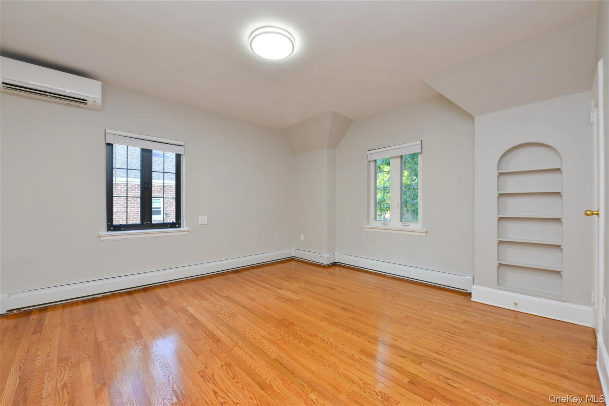 43-34 192 Street, New York, NY, 2 Bedrooms Bedrooms, 5 Rooms Rooms,1 BathroomBathrooms,Residential Lease,For Rent,192,0,1006699 43-34 192 Street, New York, NY, 2 Bedrooms Bedrooms, 5 Rooms Rooms,1 BathroomBathrooms,Residential Lease,For Rent,192,0,1006699
