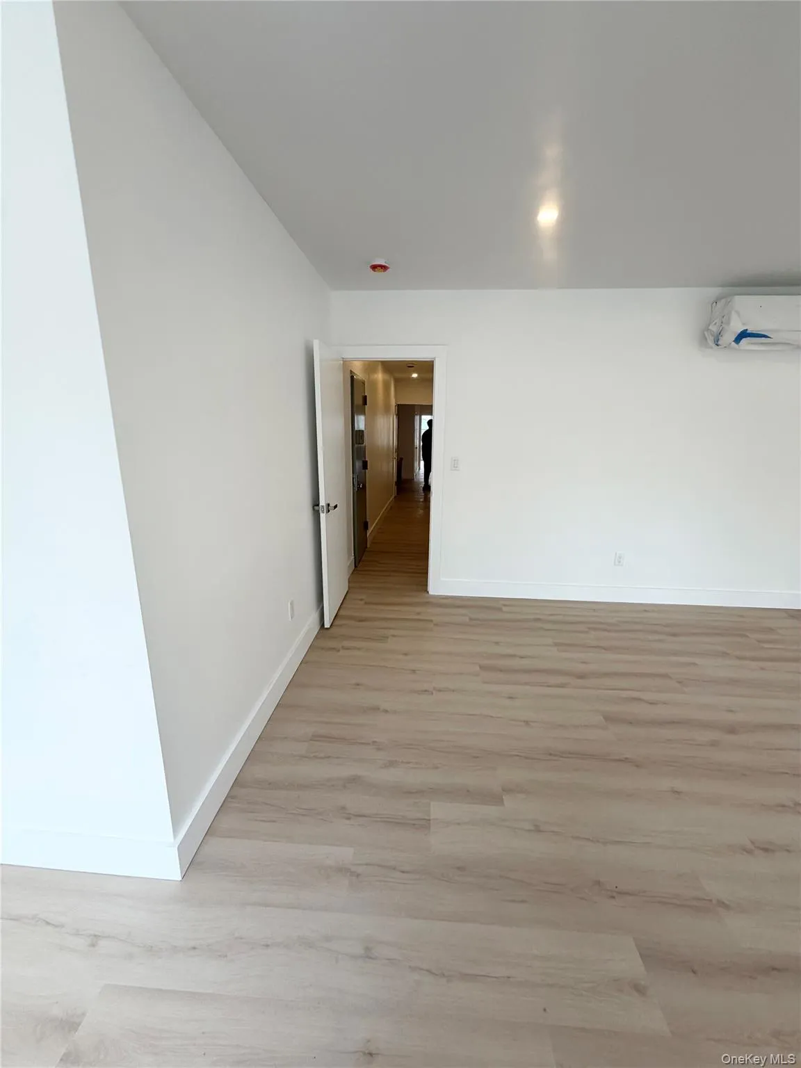 3105 Roberts Avenue, New York, NY, 3 Bedrooms Bedrooms, 7 Rooms Rooms,2 BathroomsBathrooms,Residential Lease,For Rent,Roberts,0,1006717 3105 Roberts Avenue, New York, NY, 3 Bedrooms Bedrooms, 7 Rooms Rooms,2 BathroomsBathrooms,Residential Lease,For Rent,Roberts,0,1006717