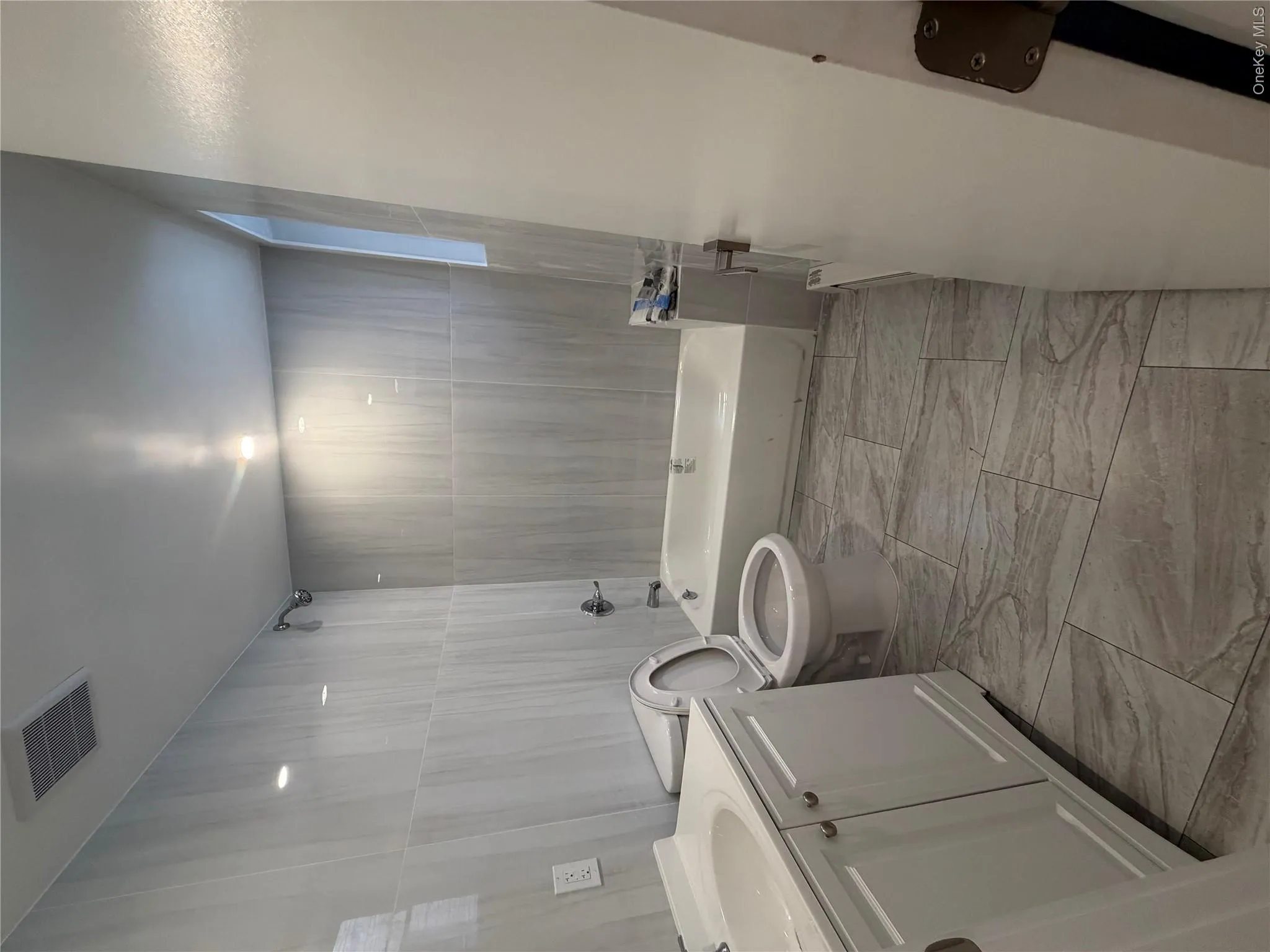3105 Roberts Avenue, New York, NY, 3 Bedrooms Bedrooms, 7 Rooms Rooms,2 BathroomsBathrooms,Residential Lease,For Rent,Roberts,0,1006717 3105 Roberts Avenue, New York, NY, 3 Bedrooms Bedrooms, 7 Rooms Rooms,2 BathroomsBathrooms,Residential Lease,For Rent,Roberts,0,1006717