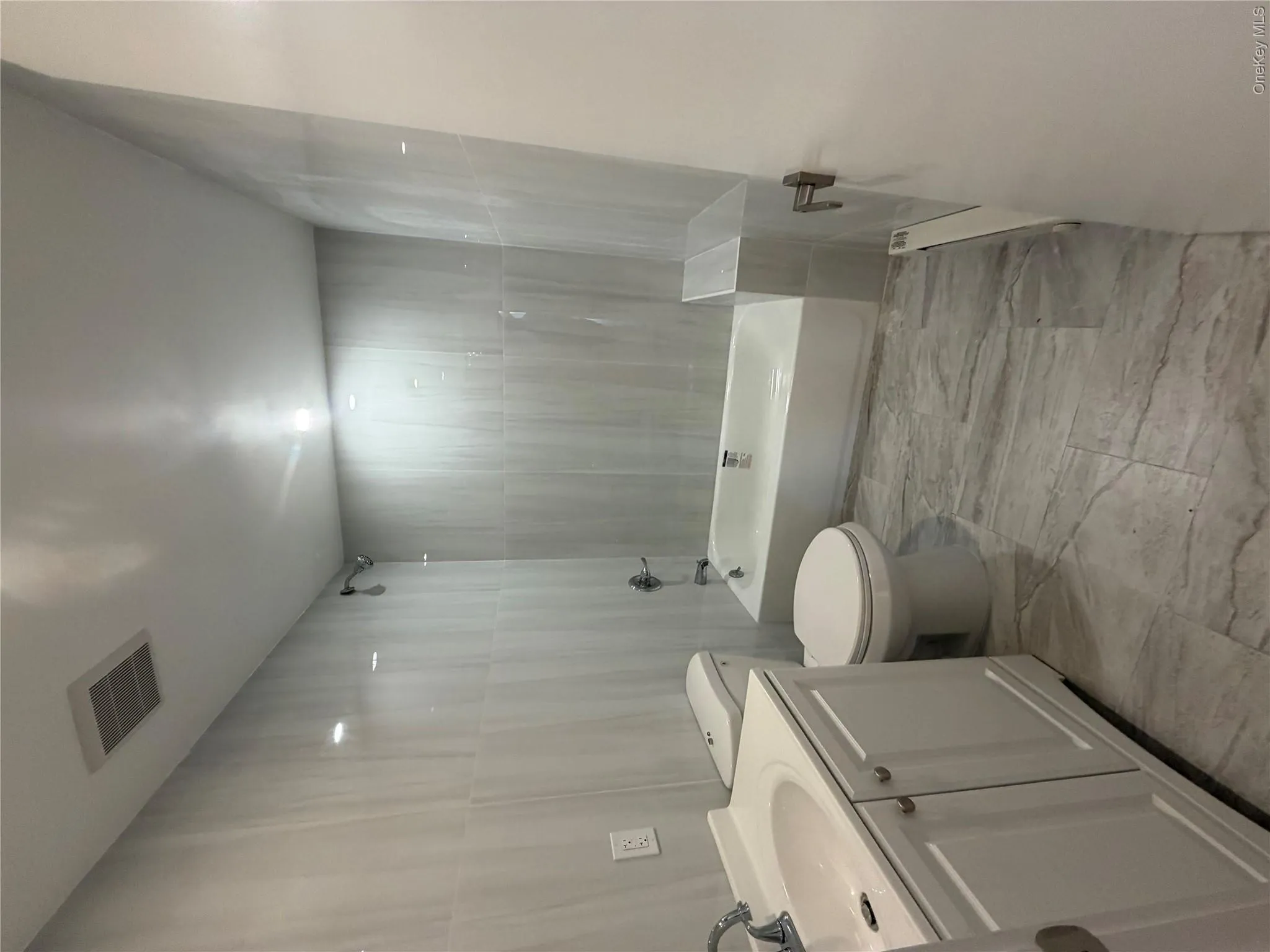 3105 Roberts Avenue, New York, NY, 3 Bedrooms Bedrooms, 7 Rooms Rooms,2 BathroomsBathrooms,Residential Lease,For Rent,Roberts,0,1006717 3105 Roberts Avenue, New York, NY, 3 Bedrooms Bedrooms, 7 Rooms Rooms,2 BathroomsBathrooms,Residential Lease,For Rent,Roberts,0,1006717